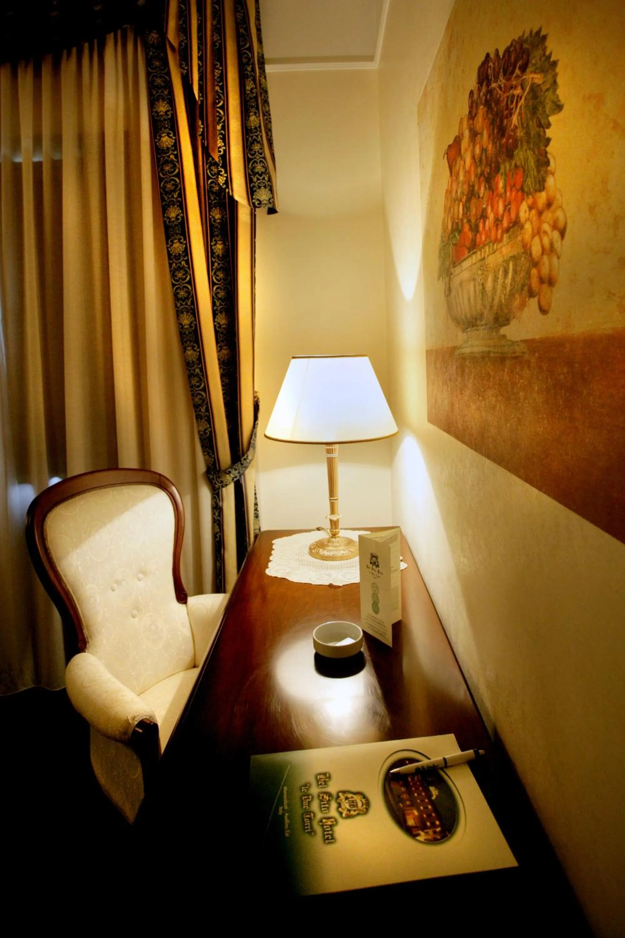 Seating area in Bel Sito Hotel Due Torri