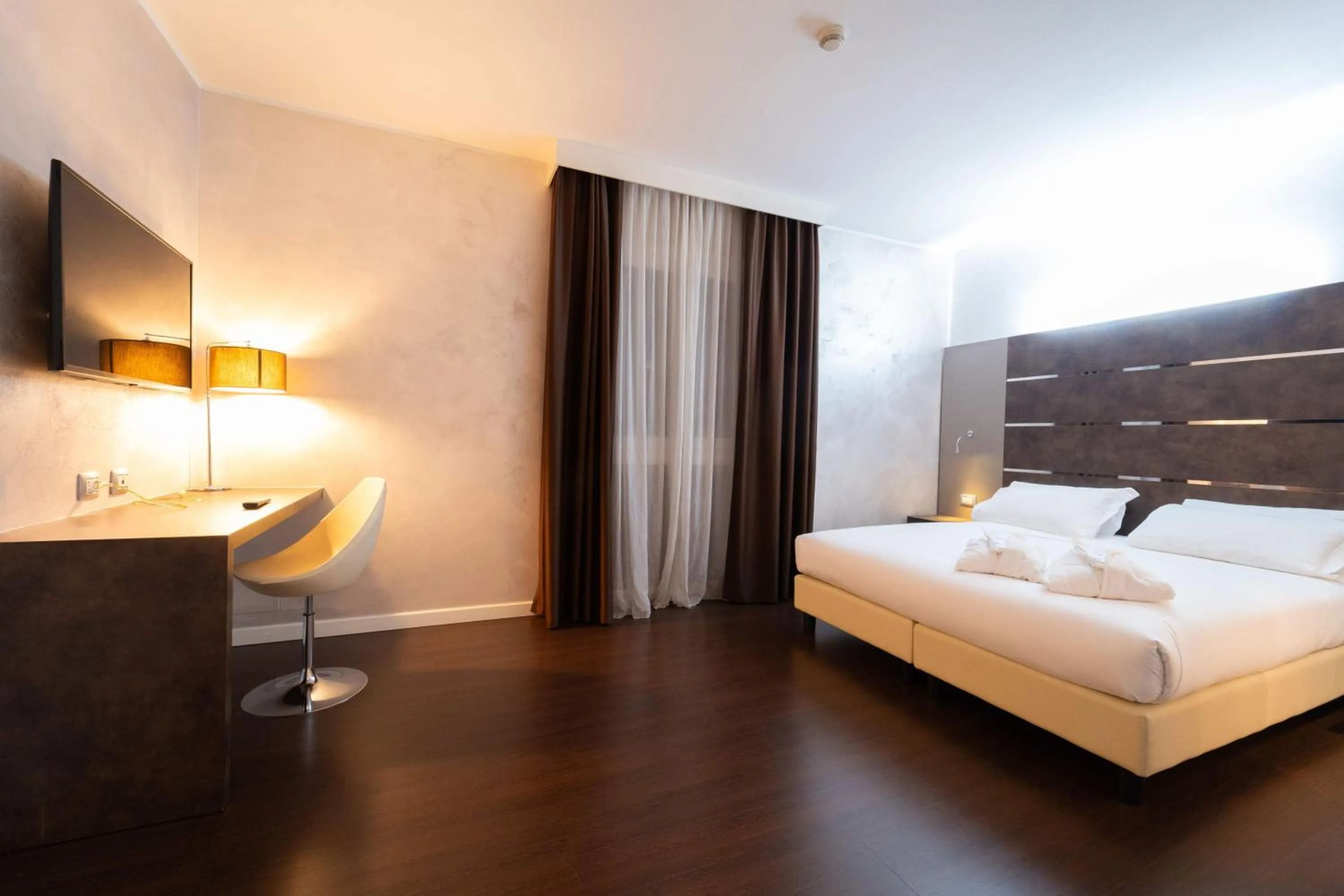 Photo of the whole room, Bed in CAVALLO Hotel Noventa di Piave