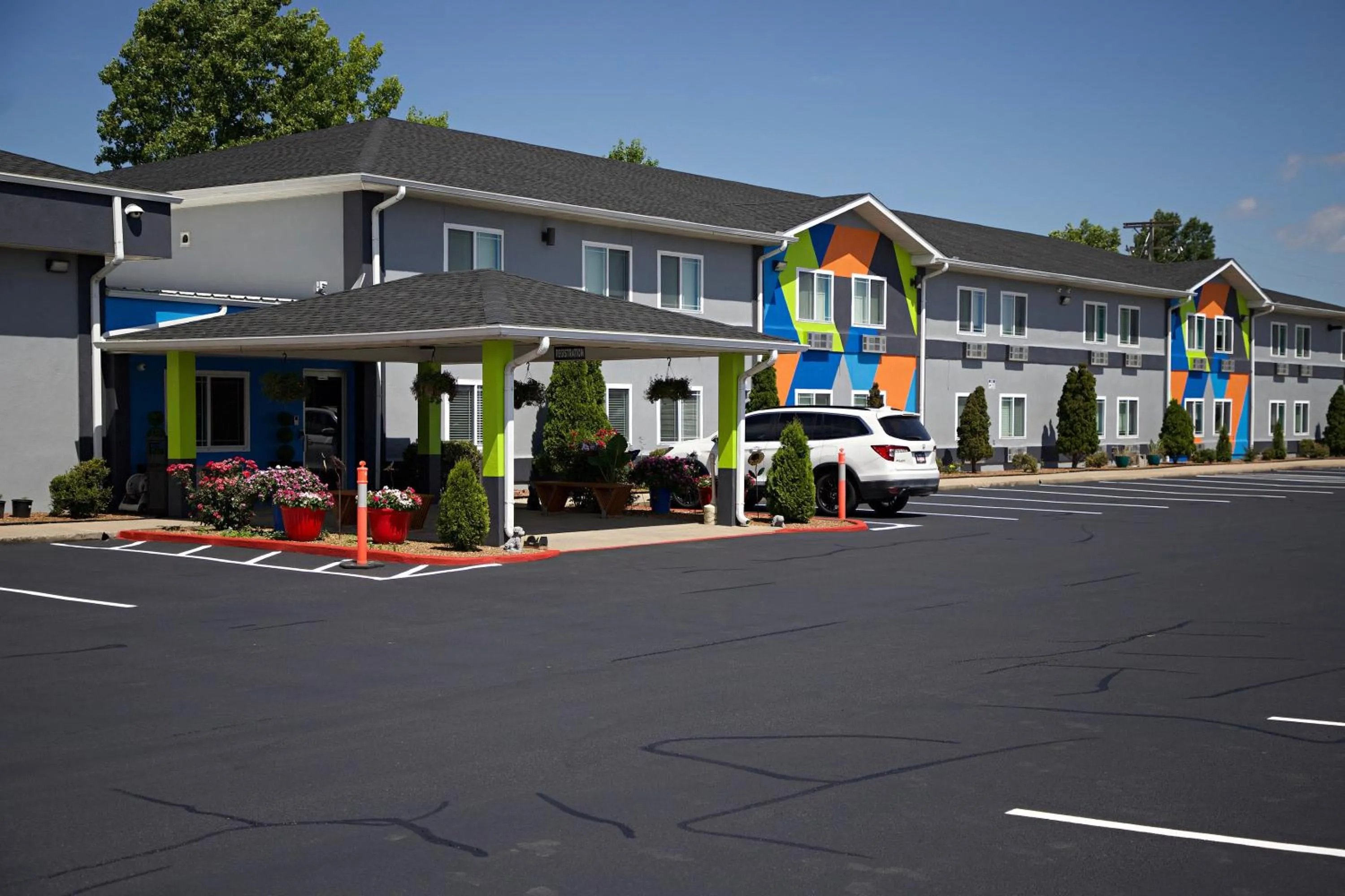 Parking in Express Inn Parsons