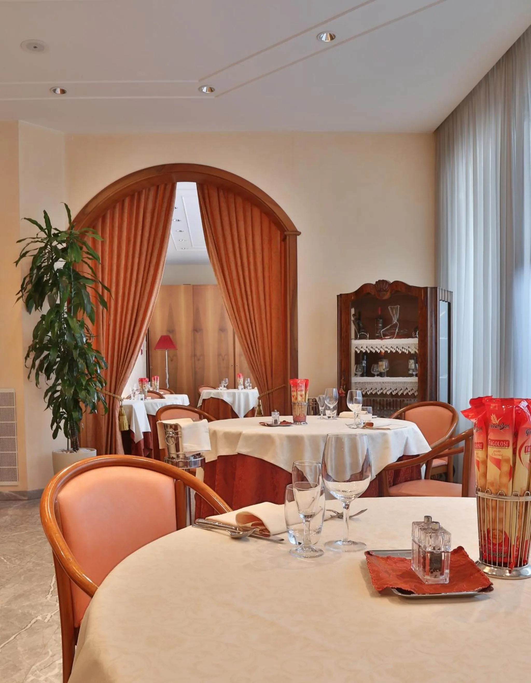 Restaurant/places to eat in Best Western Hotel Globus City