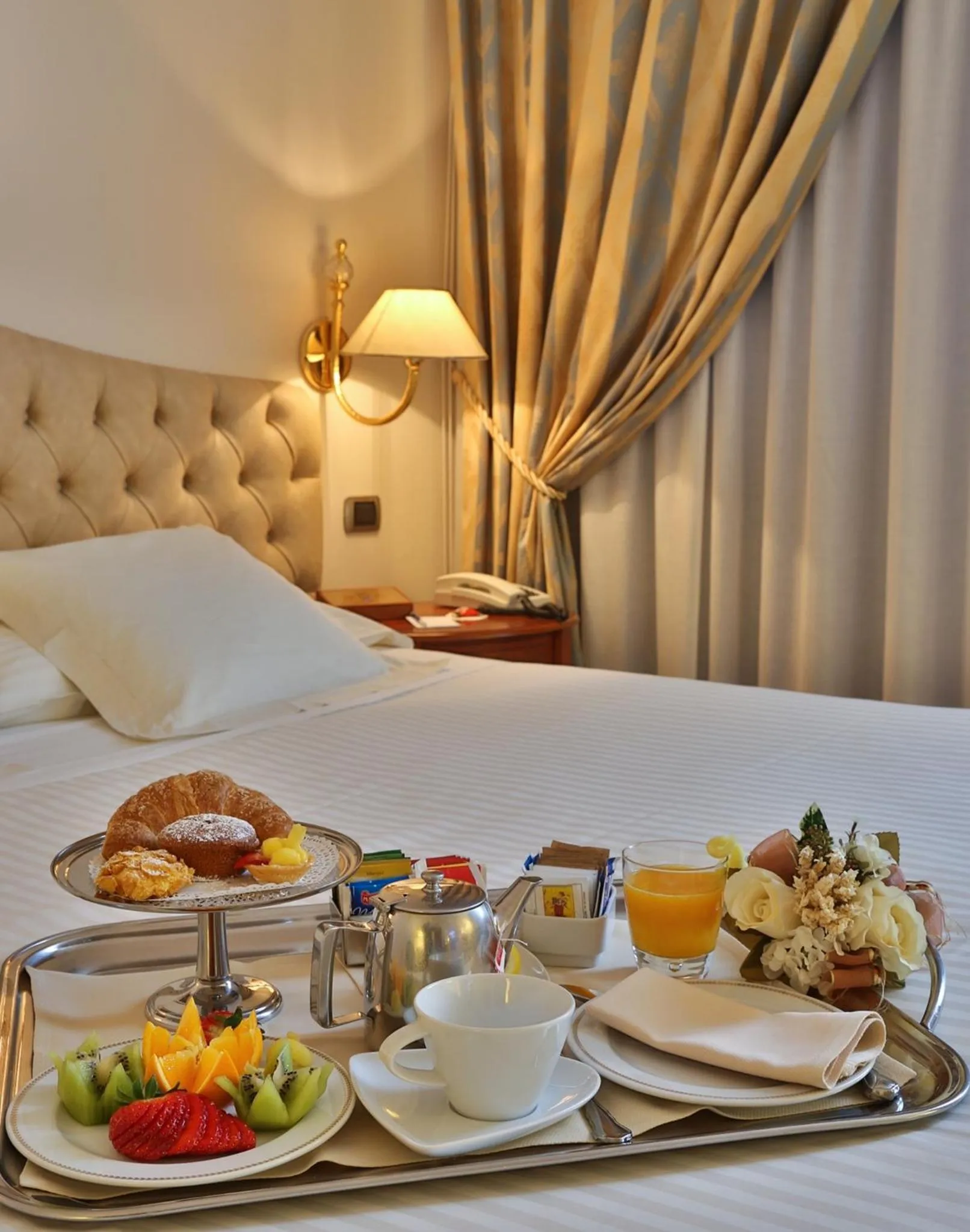 Restaurant/places to eat, Bed in Best Western Hotel Globus City