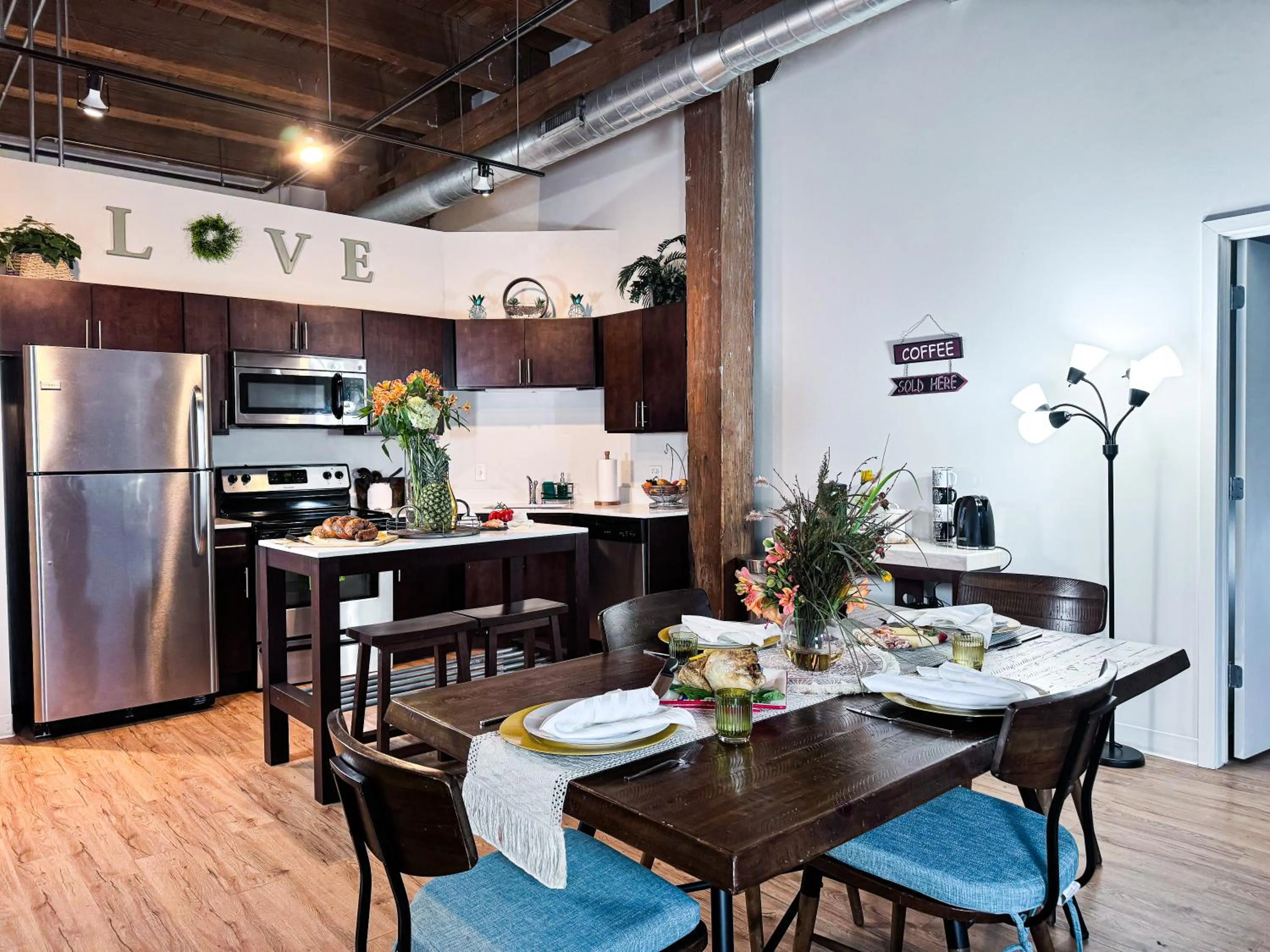Kitchen or kitchenette in Luxéry Stay Chicago - Themed Units! Close to Downtown, McCormick Place & Wintrust Arena