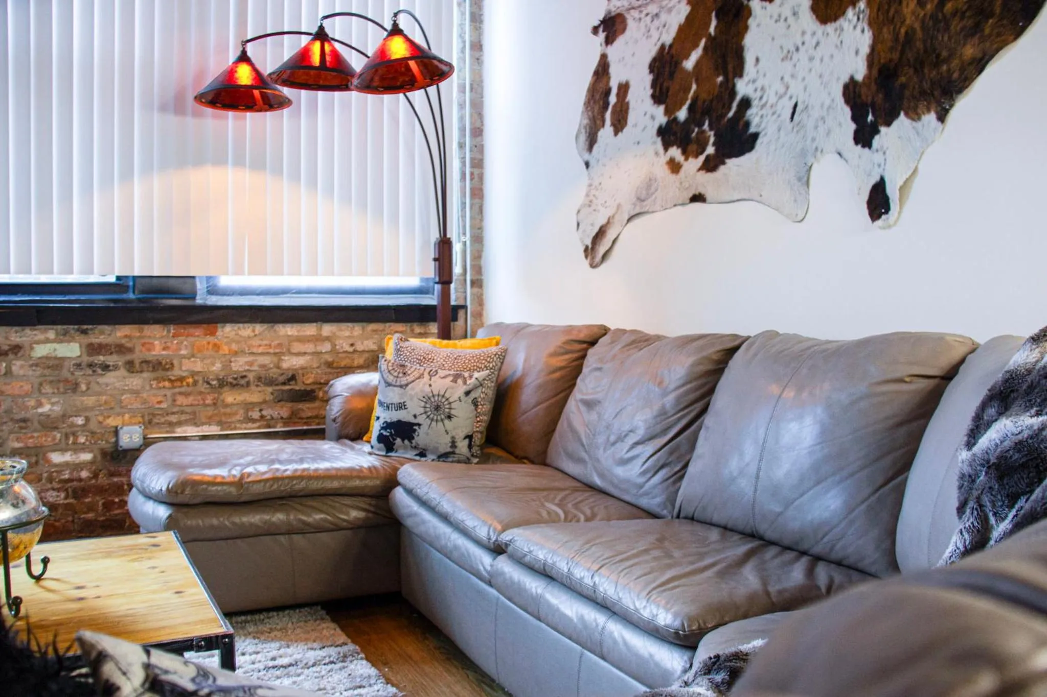 Living room in Luxéry Stay Chicago - Themed Units! Close to Downtown, McCormick Place & Wintrust Arena