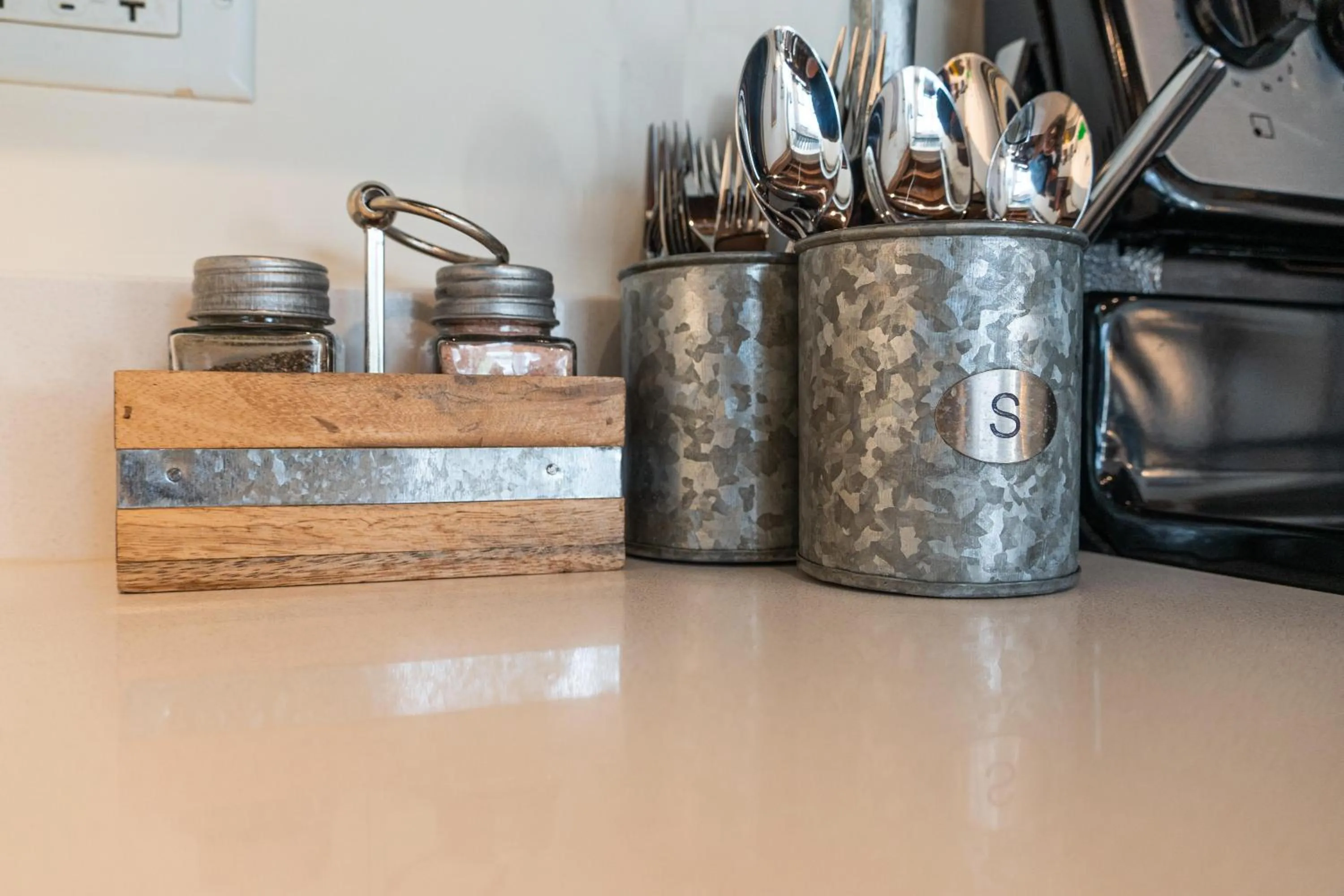 Kitchen or kitchenette in Luxéry Stay Chicago - Themed Units! Close to Downtown, McCormick Place & Wintrust Arena