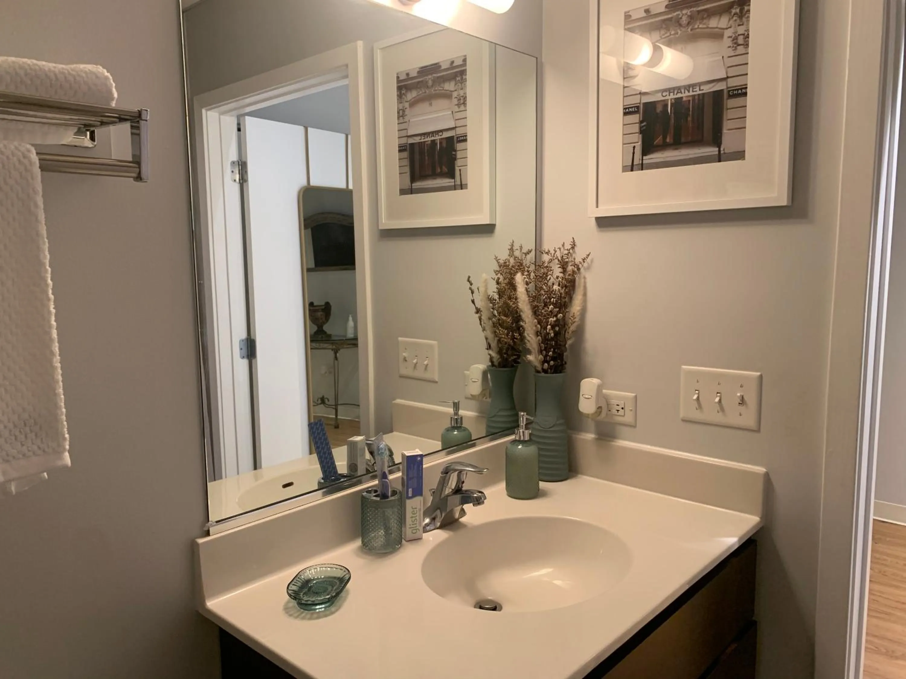 Bathroom in Luxéry Stay Chicago - Themed Units! Close to Downtown, McCormick Place & Wintrust Arena