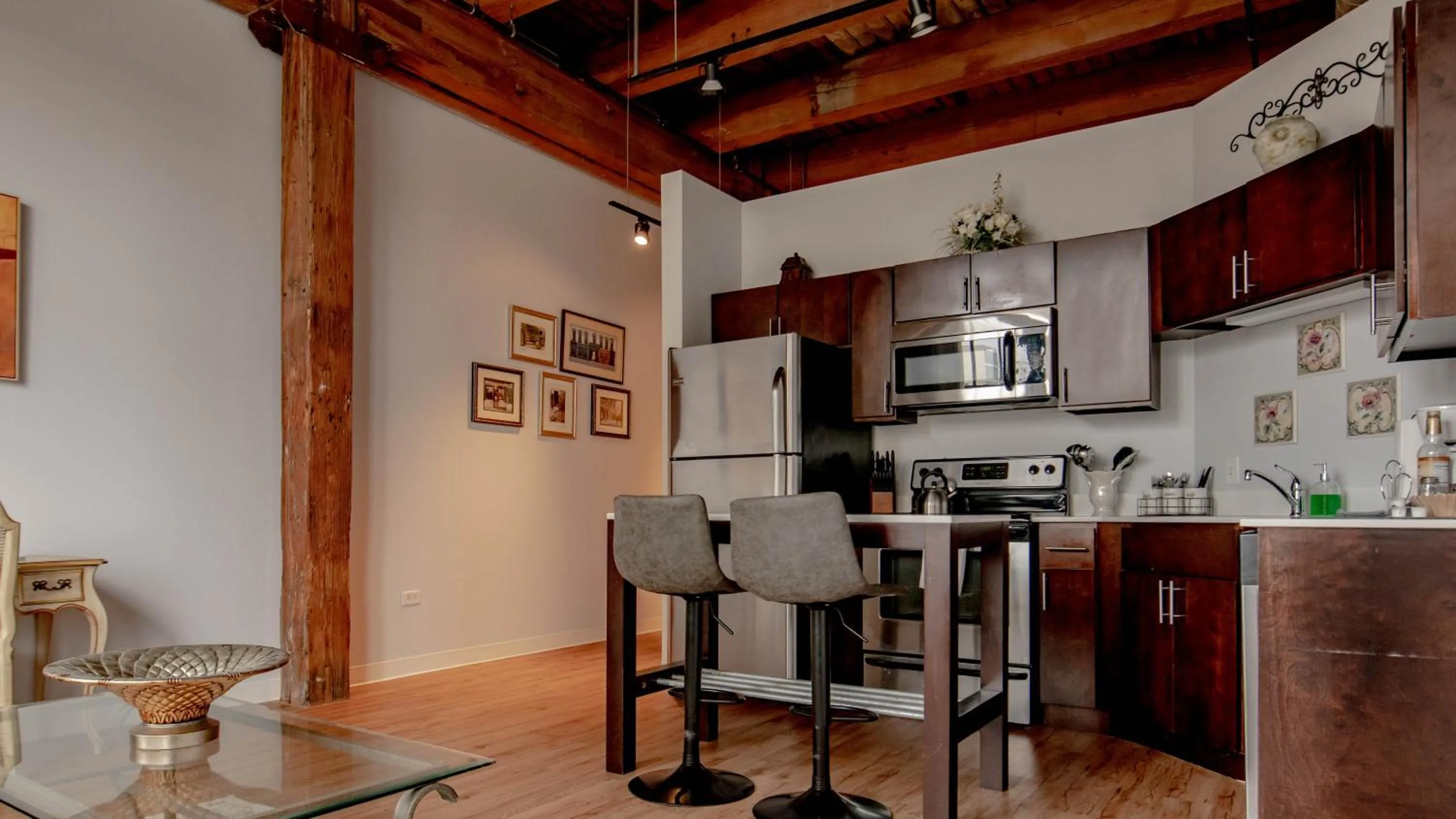 kitchen in Luxéry Stay Chicago - Themed Units! Close to Downtown, McCormick Place & Wintrust Arena