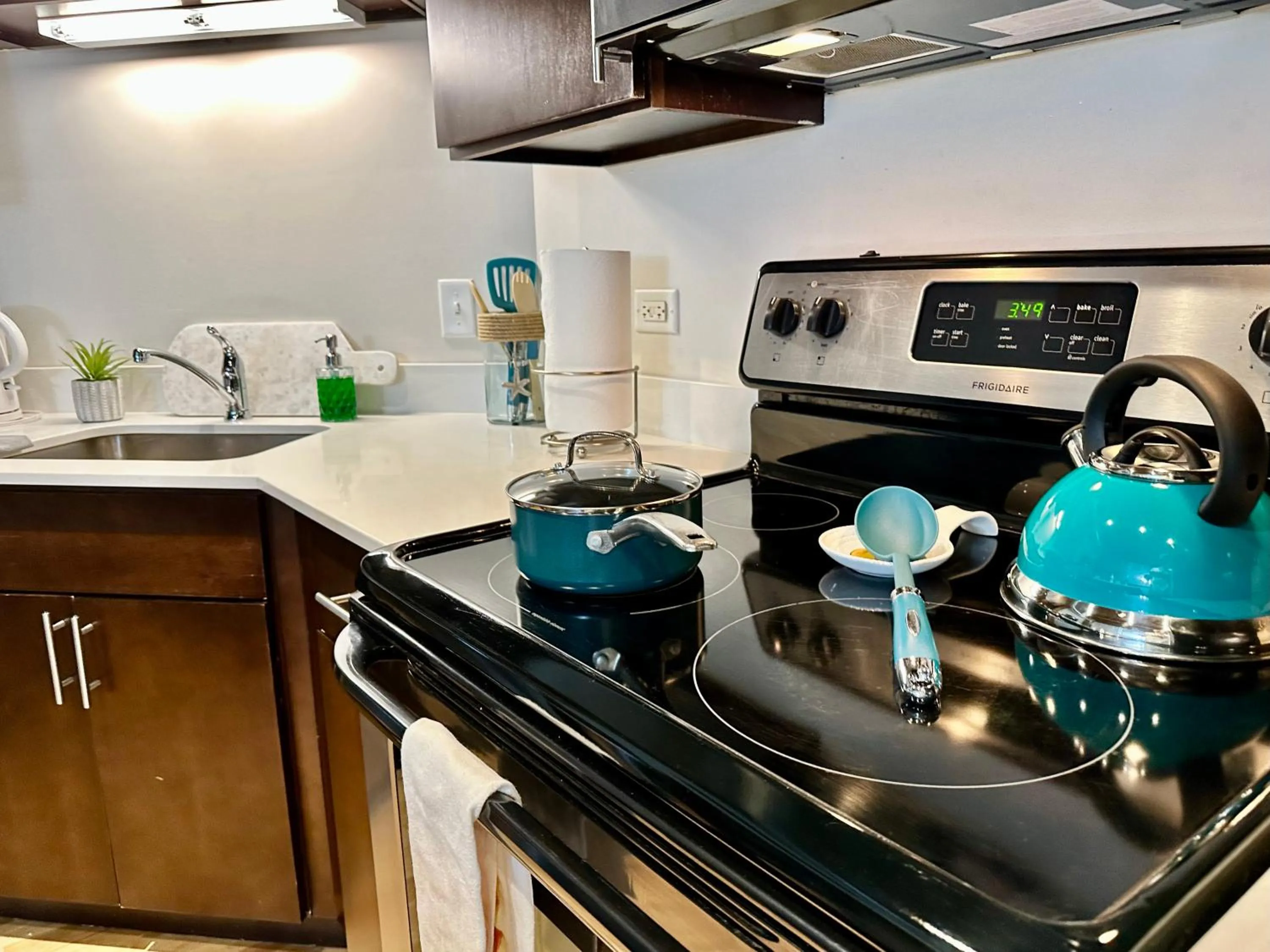 Kitchen or kitchenette in Luxéry Stay Chicago - Themed Units! Close to Downtown, McCormick Place & Wintrust Arena
