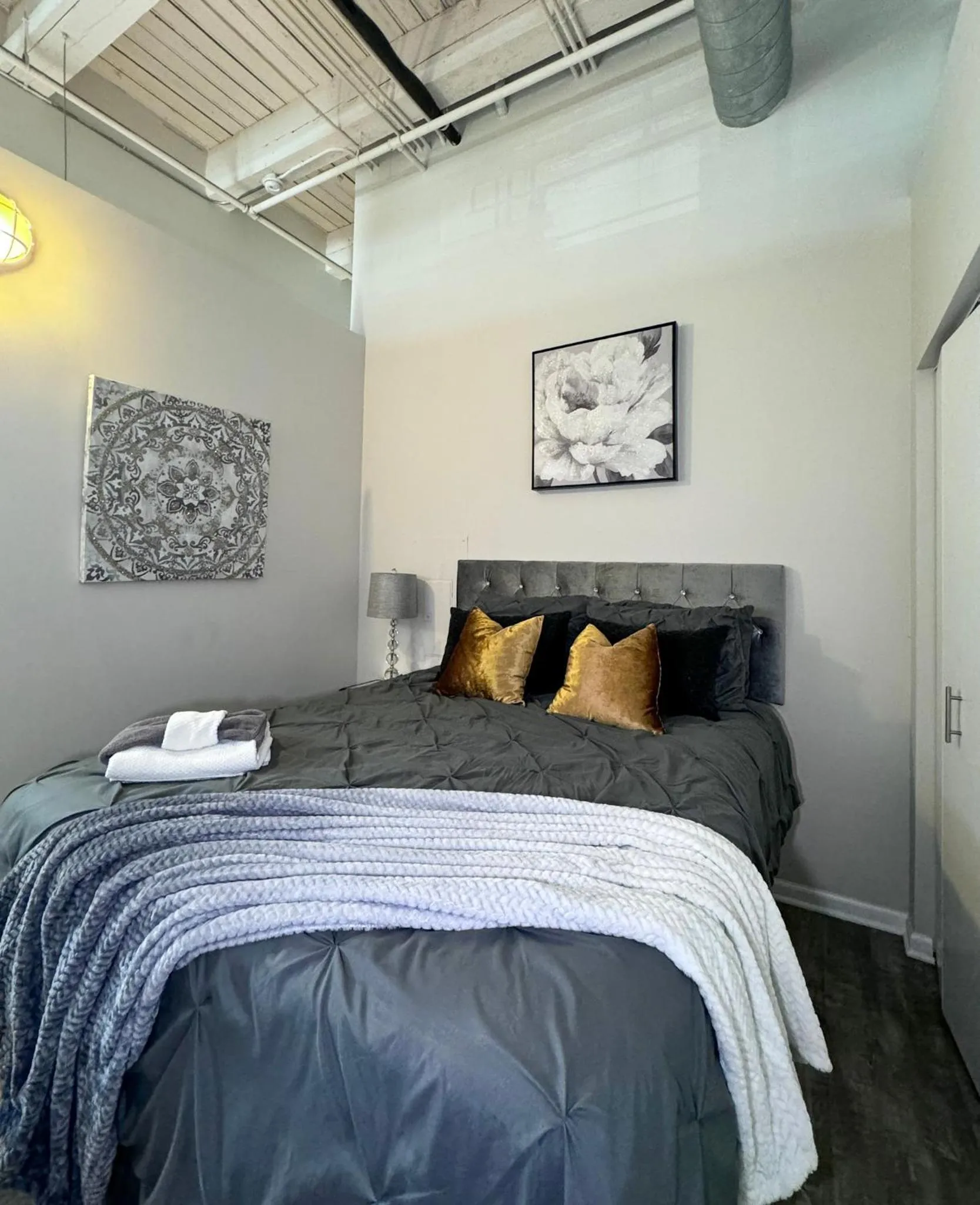 Bedroom, Bed in Luxéry Stay Chicago - Themed Units! Close to Downtown, McCormick Place & Wintrust Arena