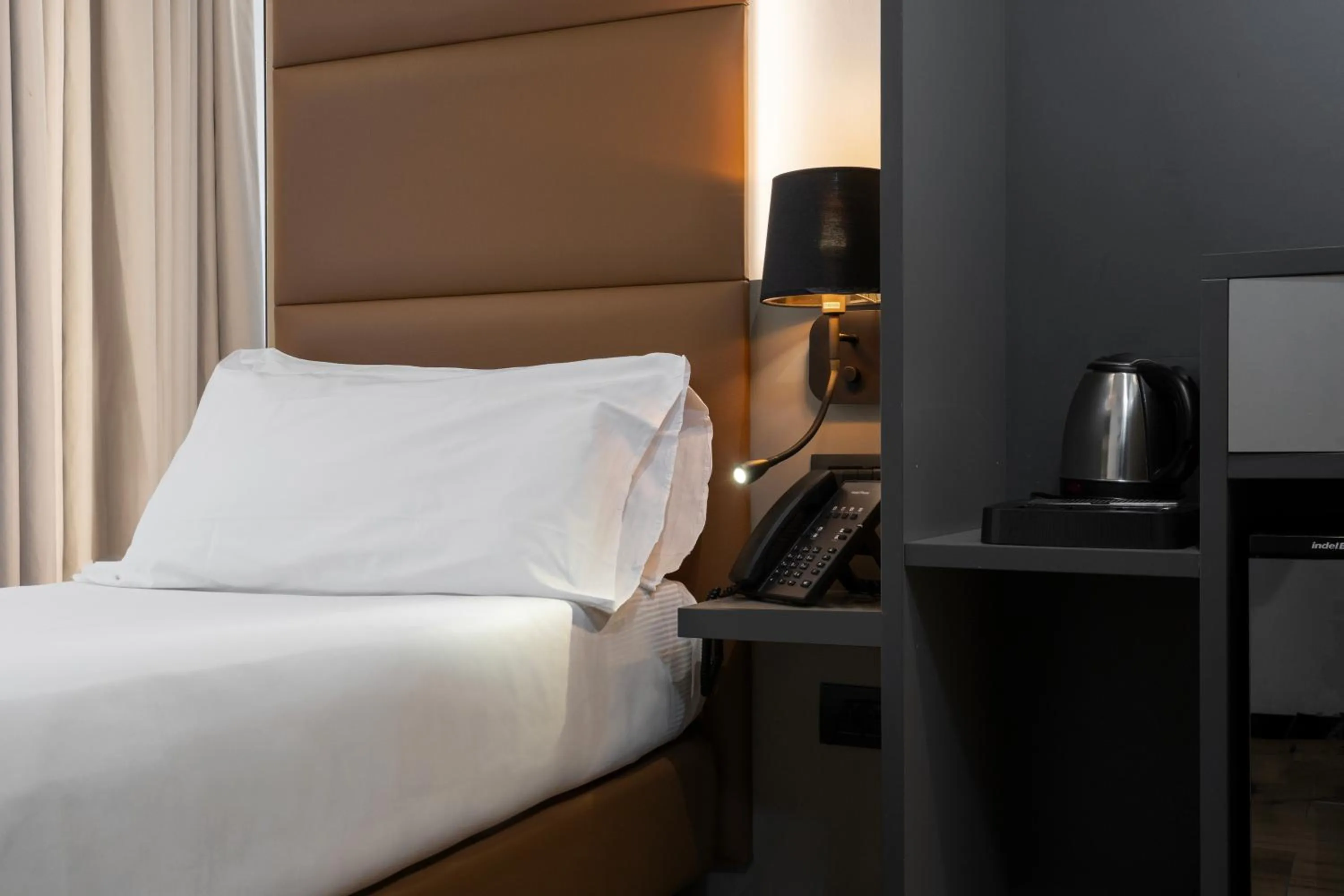 Bedroom, Bed in London Hotel