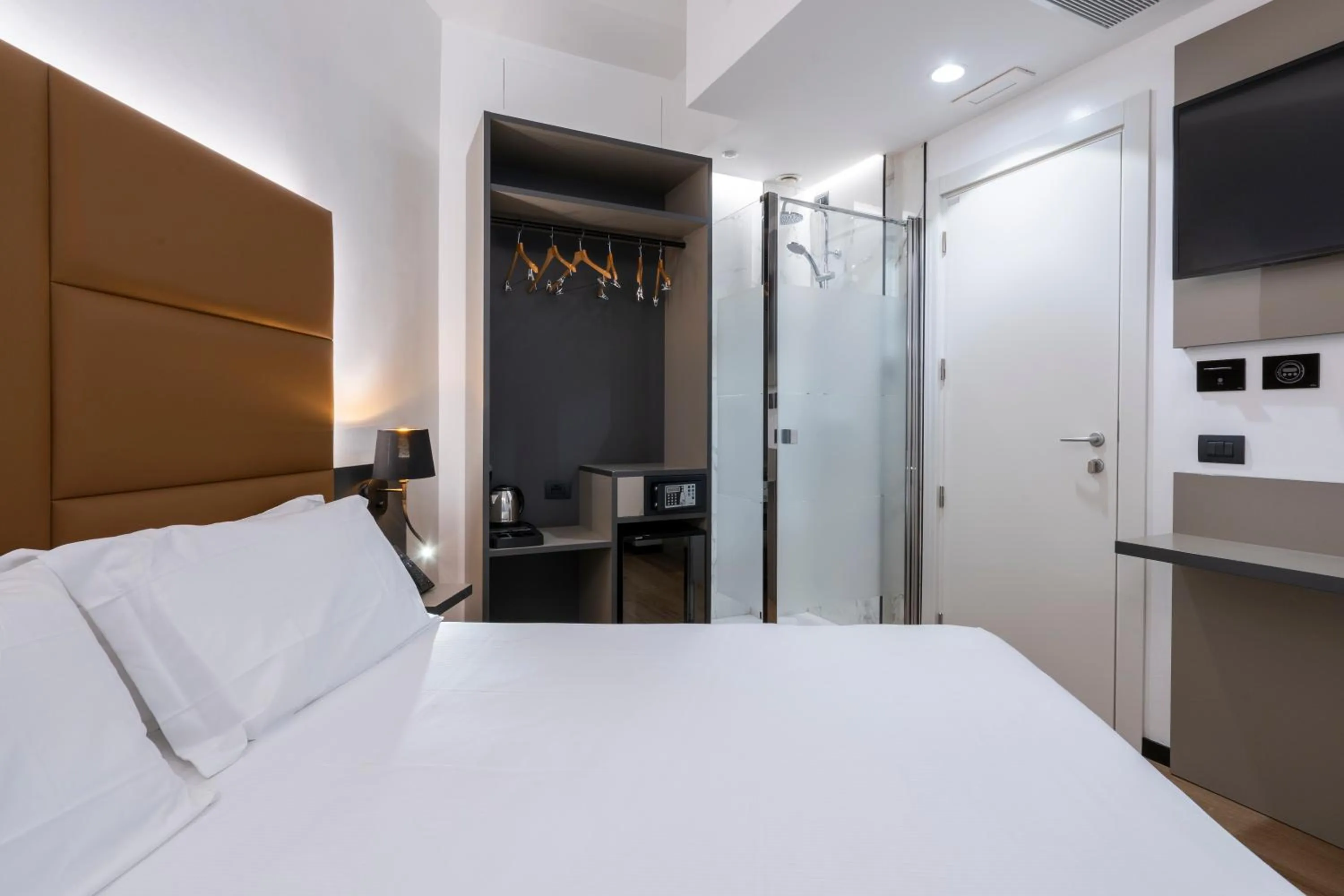 Bedroom, Bed in London Hotel