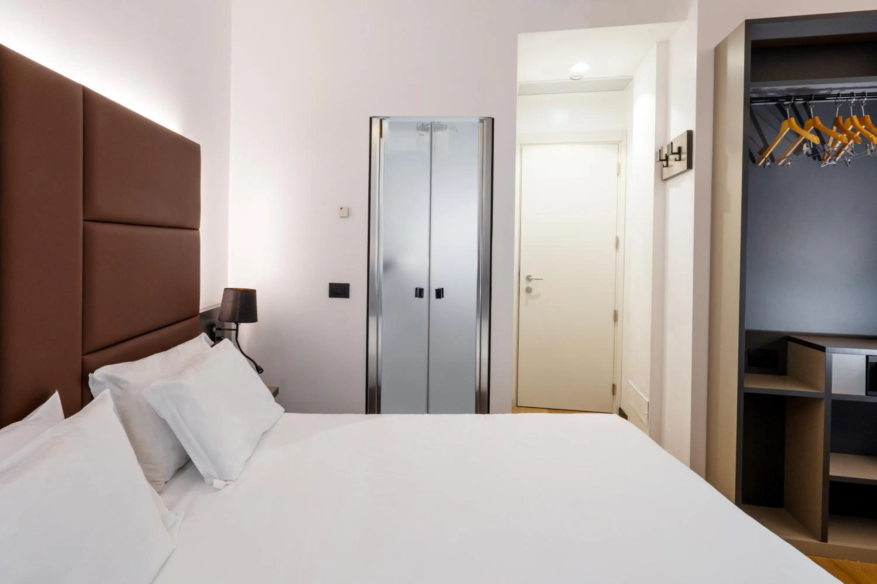 Bedroom, Bed in London Hotel