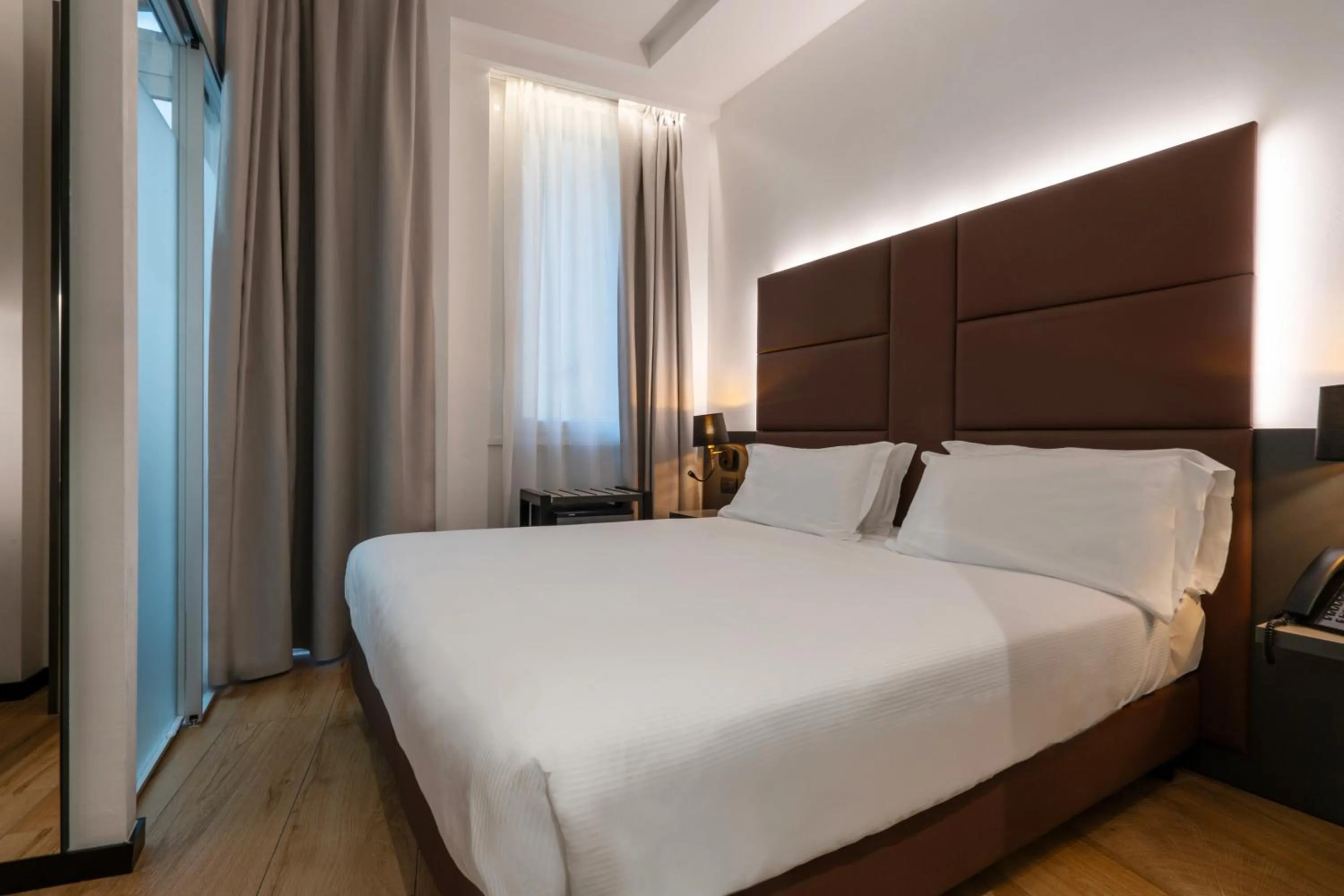 Bedroom, Bed in London Hotel