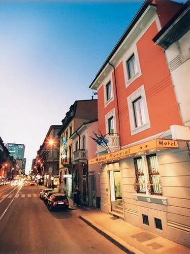 Facade/entrance in Hotel Mondial