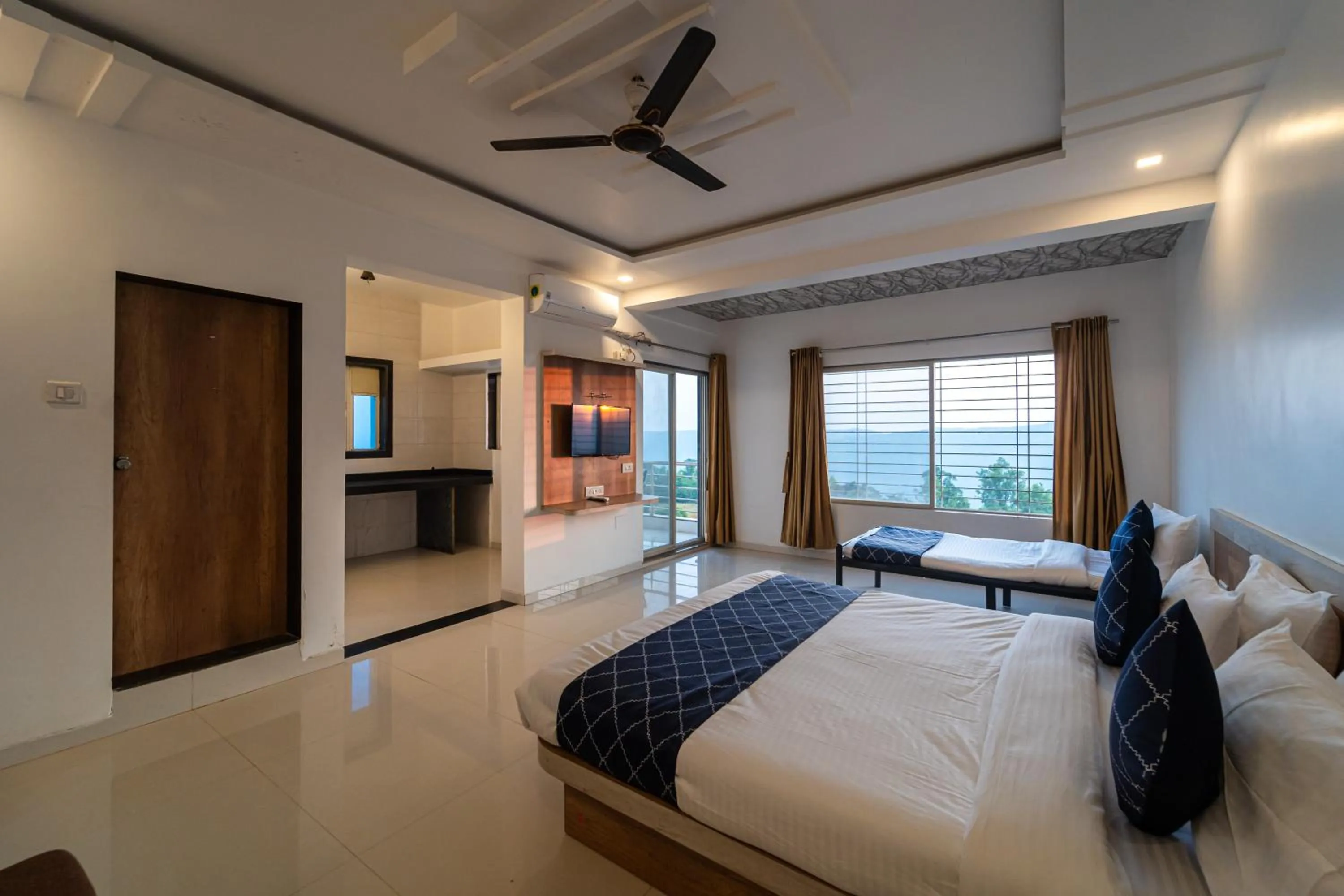 Photo of the whole room, Bed in Strawberry King Resort