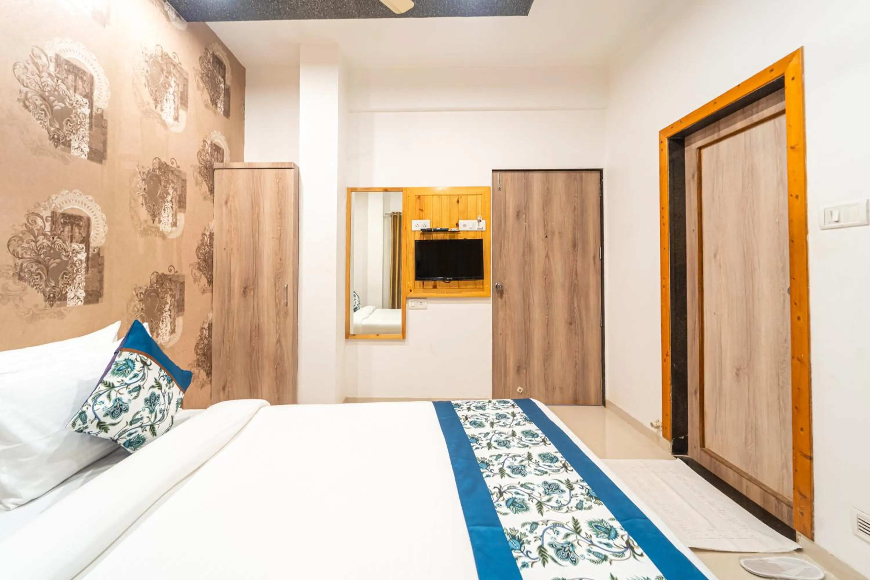 Bed in Strawberry King Resort