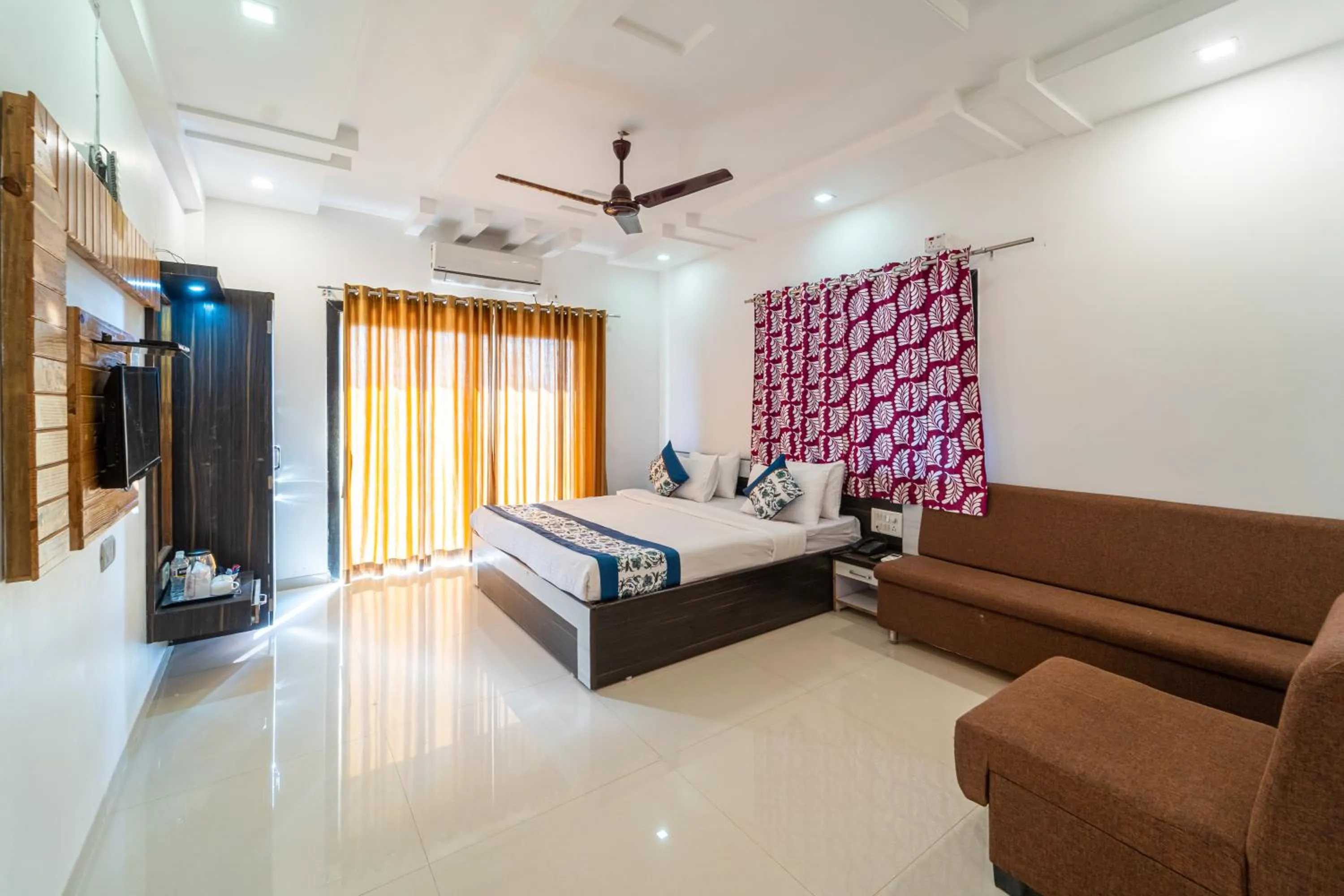 Photo of the whole room, Bed in Strawberry King Resort