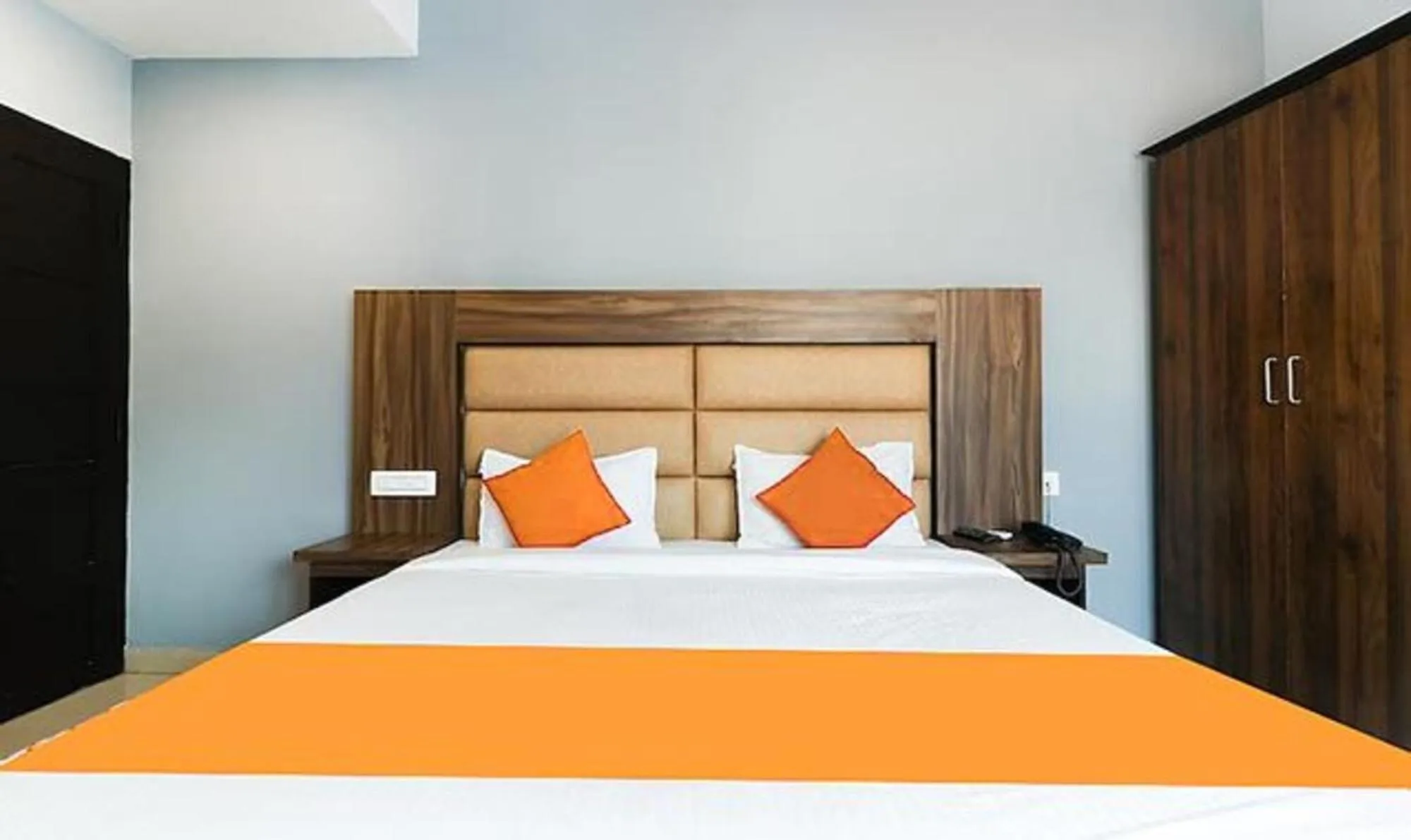 Bed in Queens Residency - Kochi