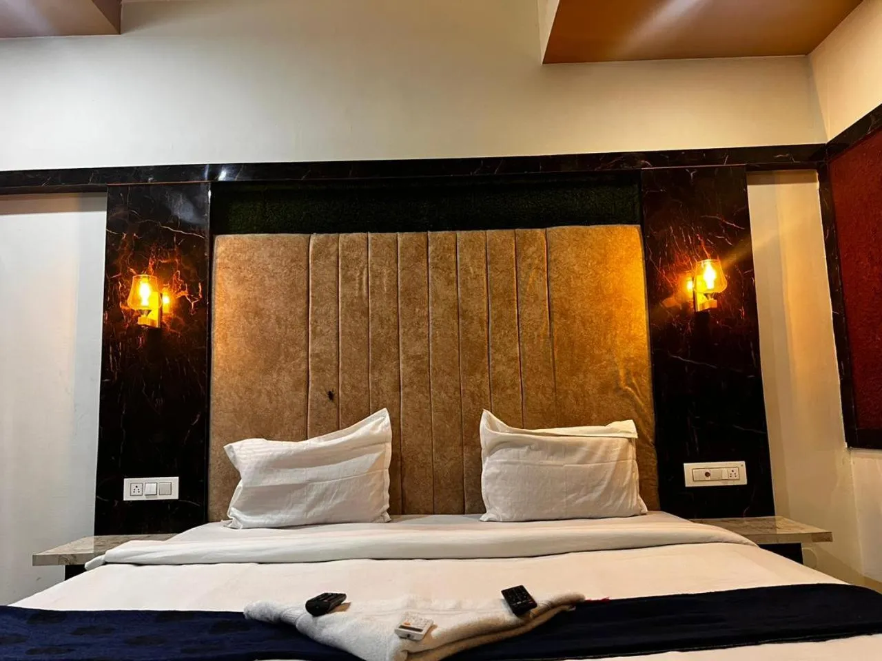 Bed in Queens Residency - Kochi