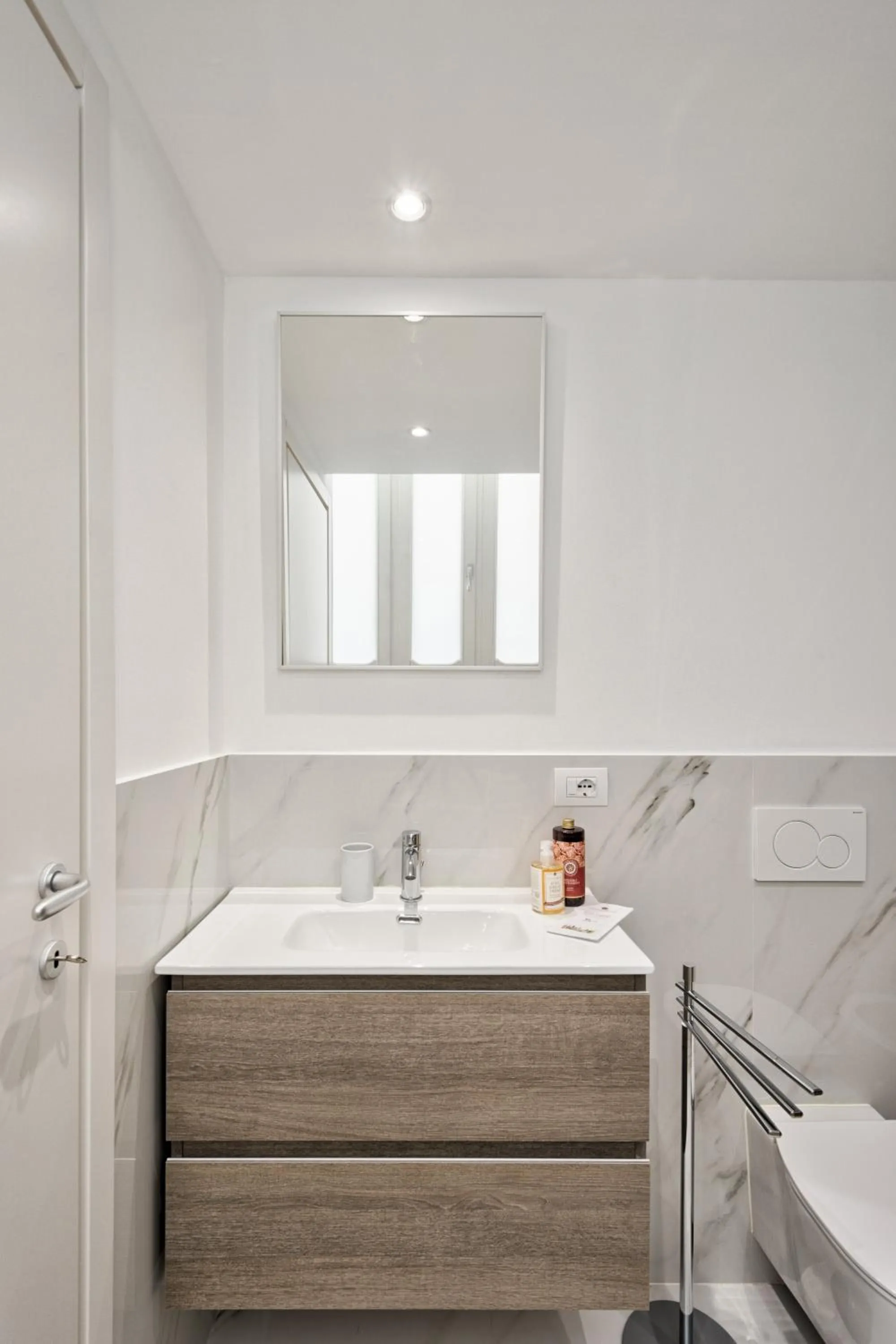 Bathroom in Casa ALELI' by Apartments To Art