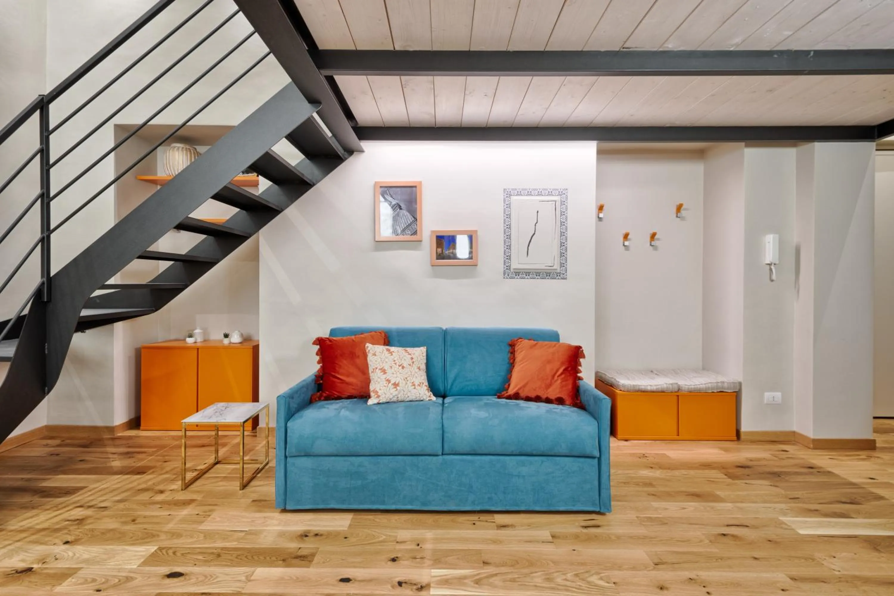 Living room in Casa ALELI' by Apartments To Art
