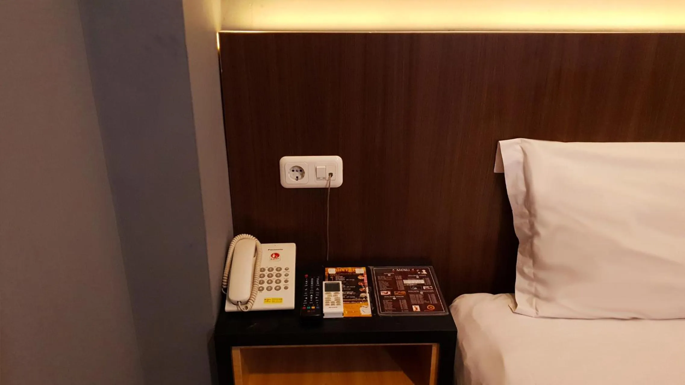 Bedroom, Bed in Sunrise Hotel Jogja