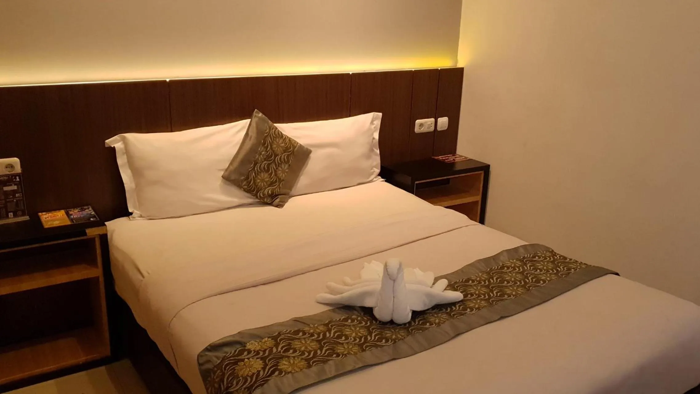 Bedroom, Bed in Sunrise Hotel Jogja