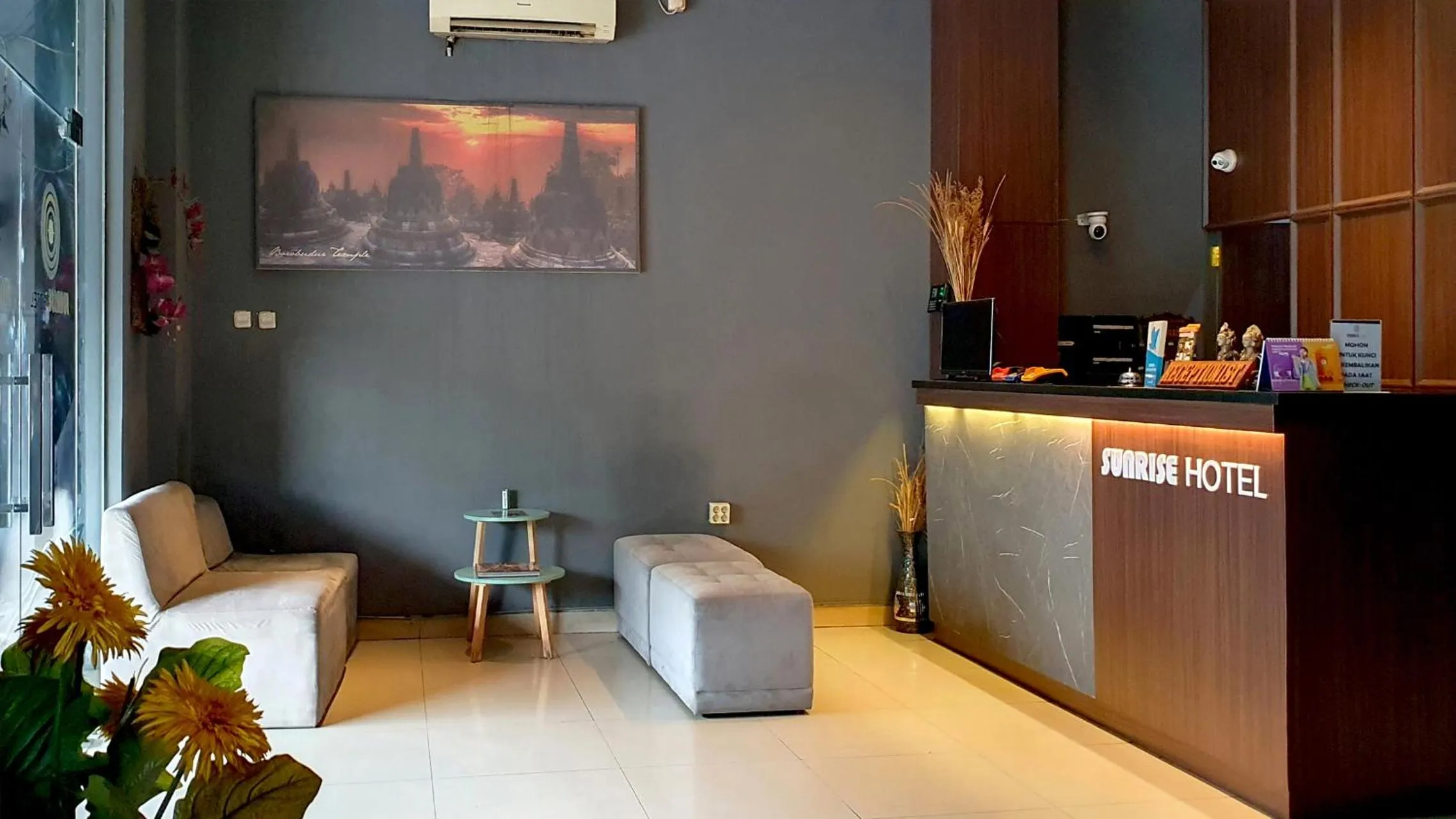 Lobby or reception in Sunrise Hotel Jogja
