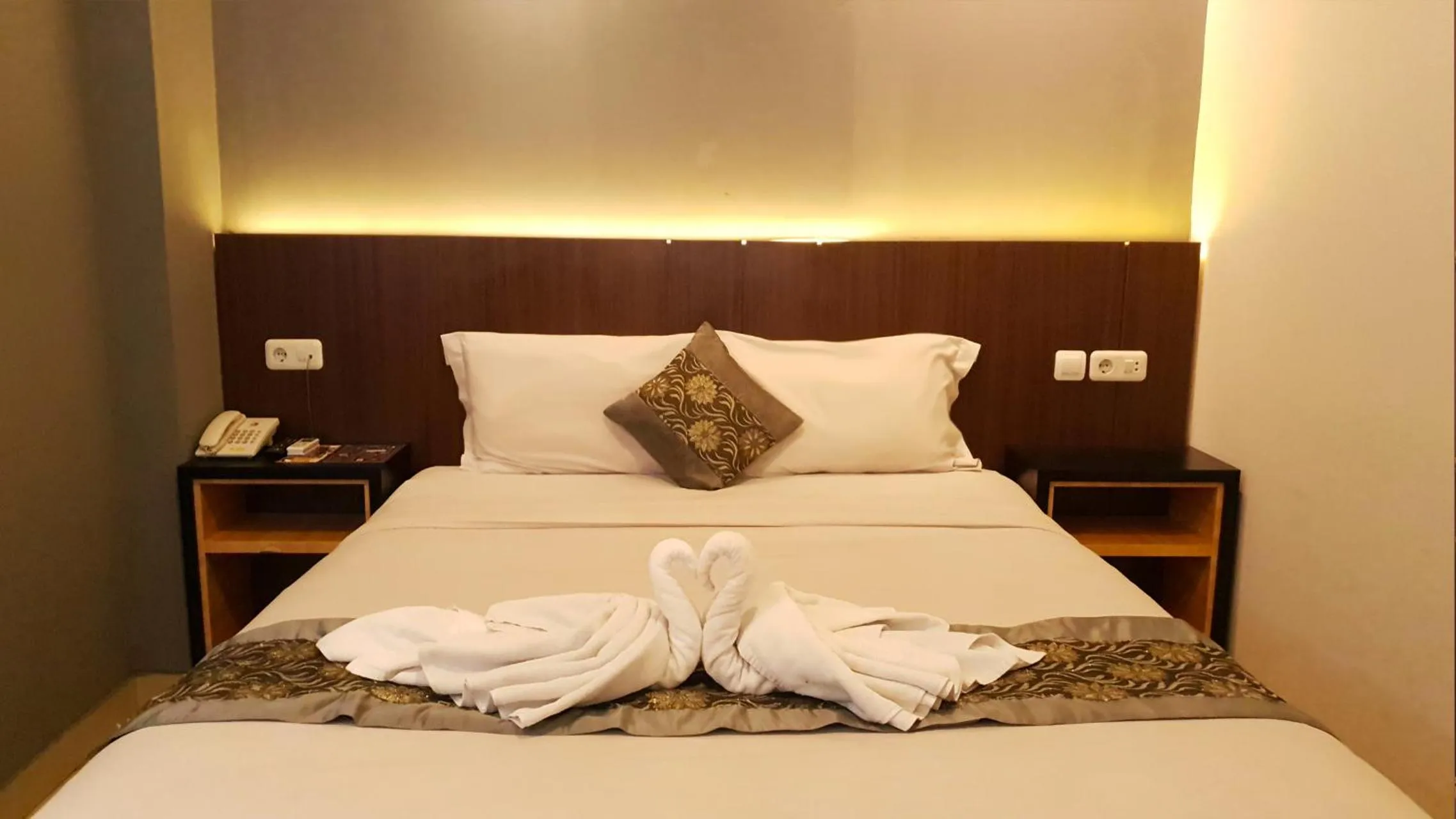 Bedroom, Bed in Sunrise Hotel Jogja