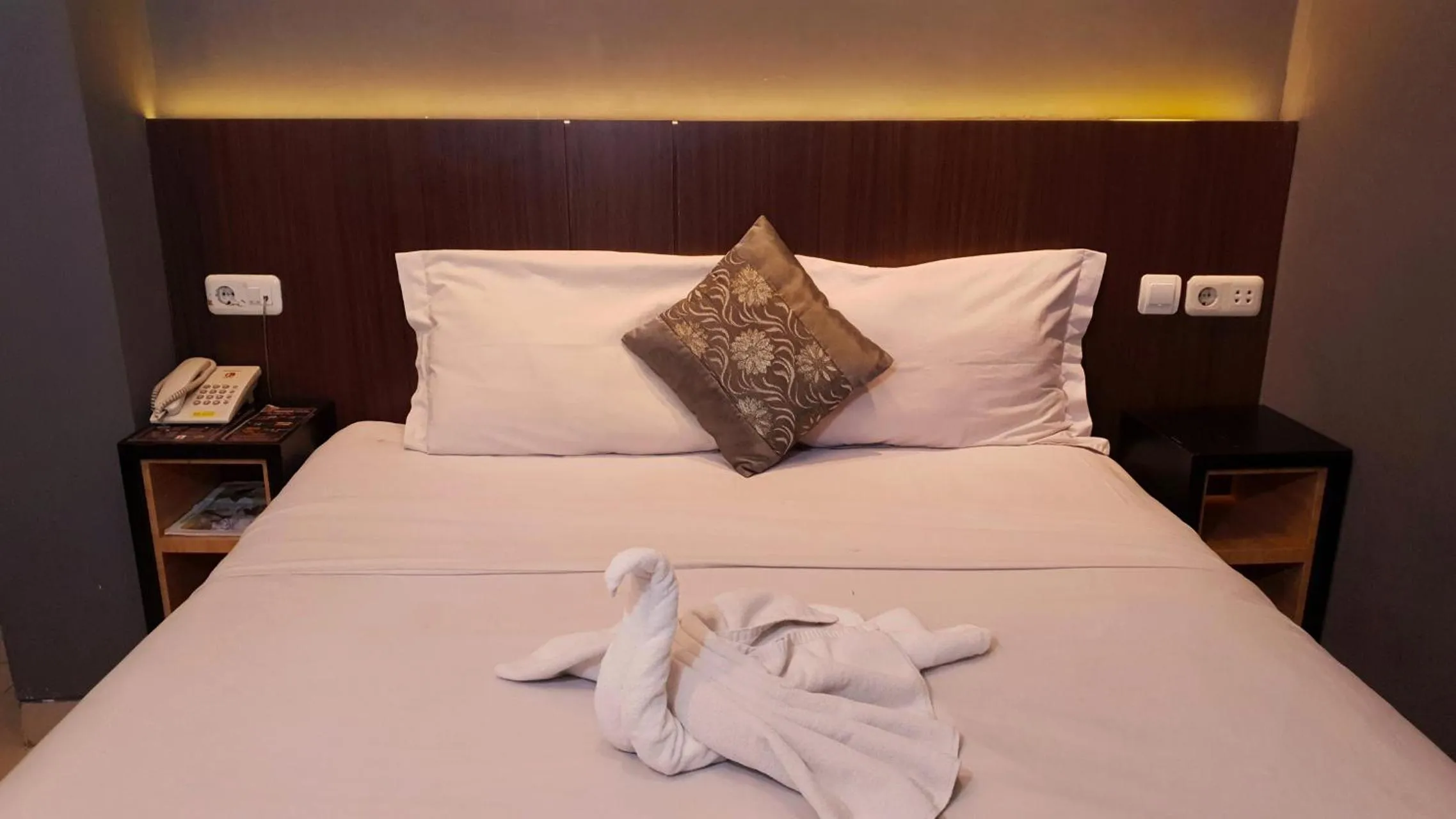 Bedroom, Bed in Sunrise Hotel Jogja