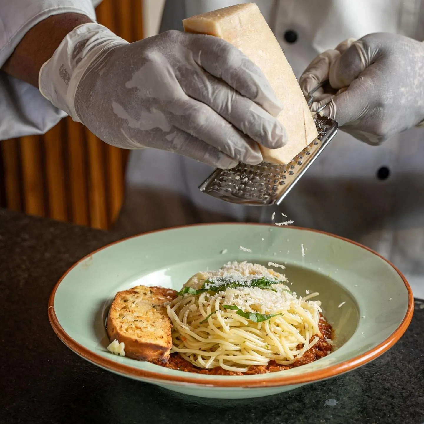 Food and drinks in The Acacia Hotel & Spa