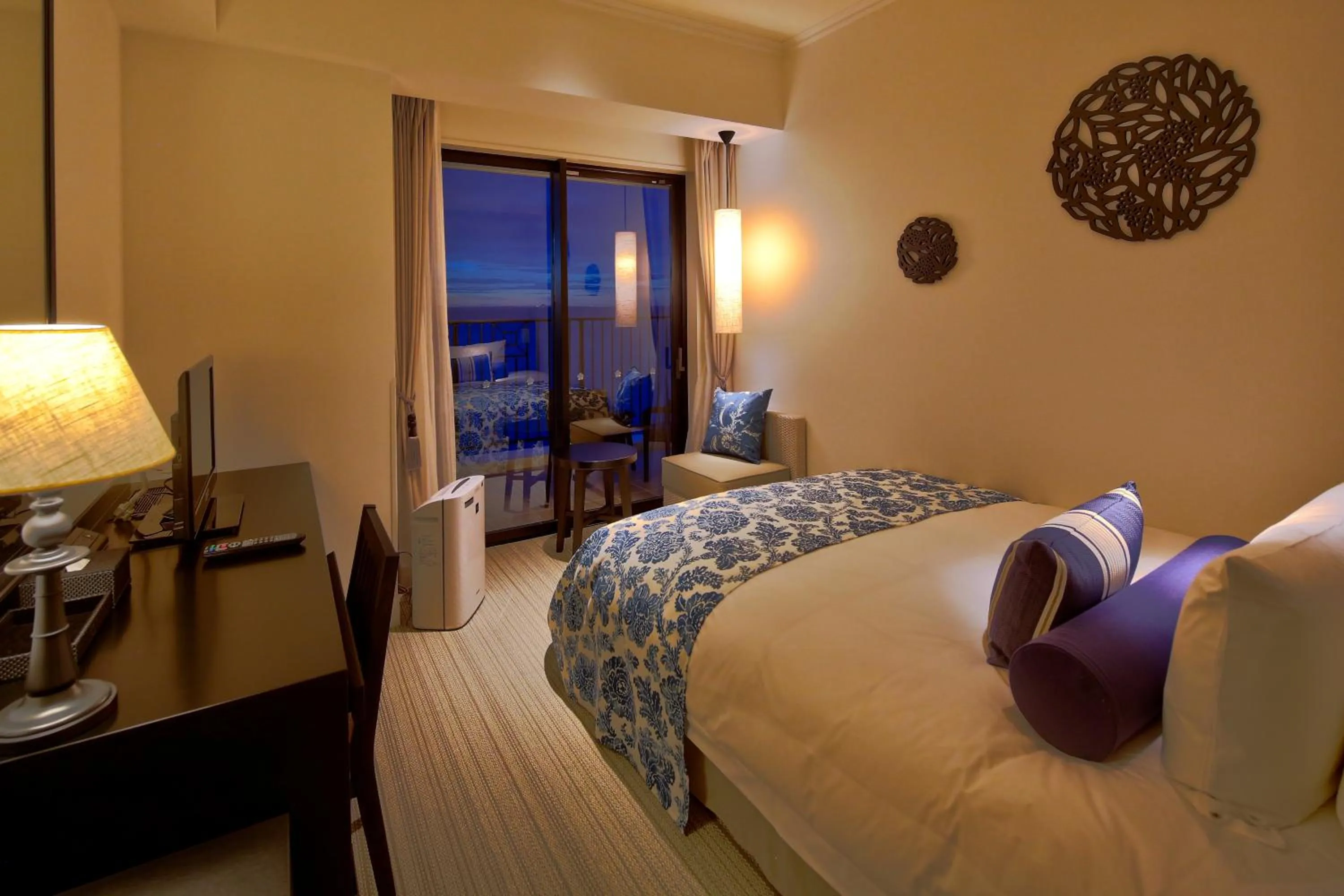 Photo of the whole room, Bed in Hotel Monterey Okinawa Spa & Resort