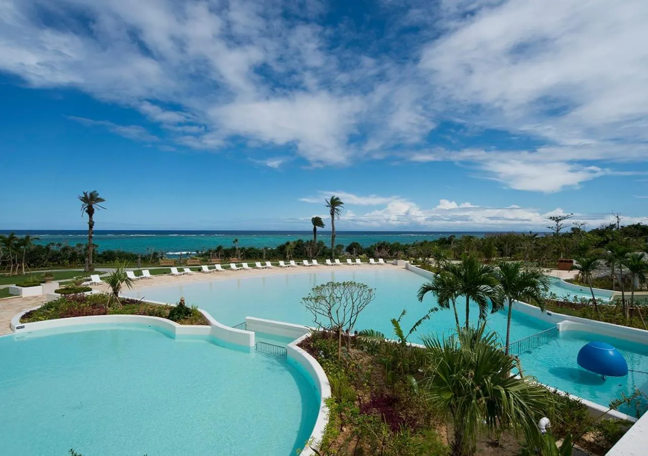 Swimming pool in Hotel Monterey Okinawa Spa & Resort