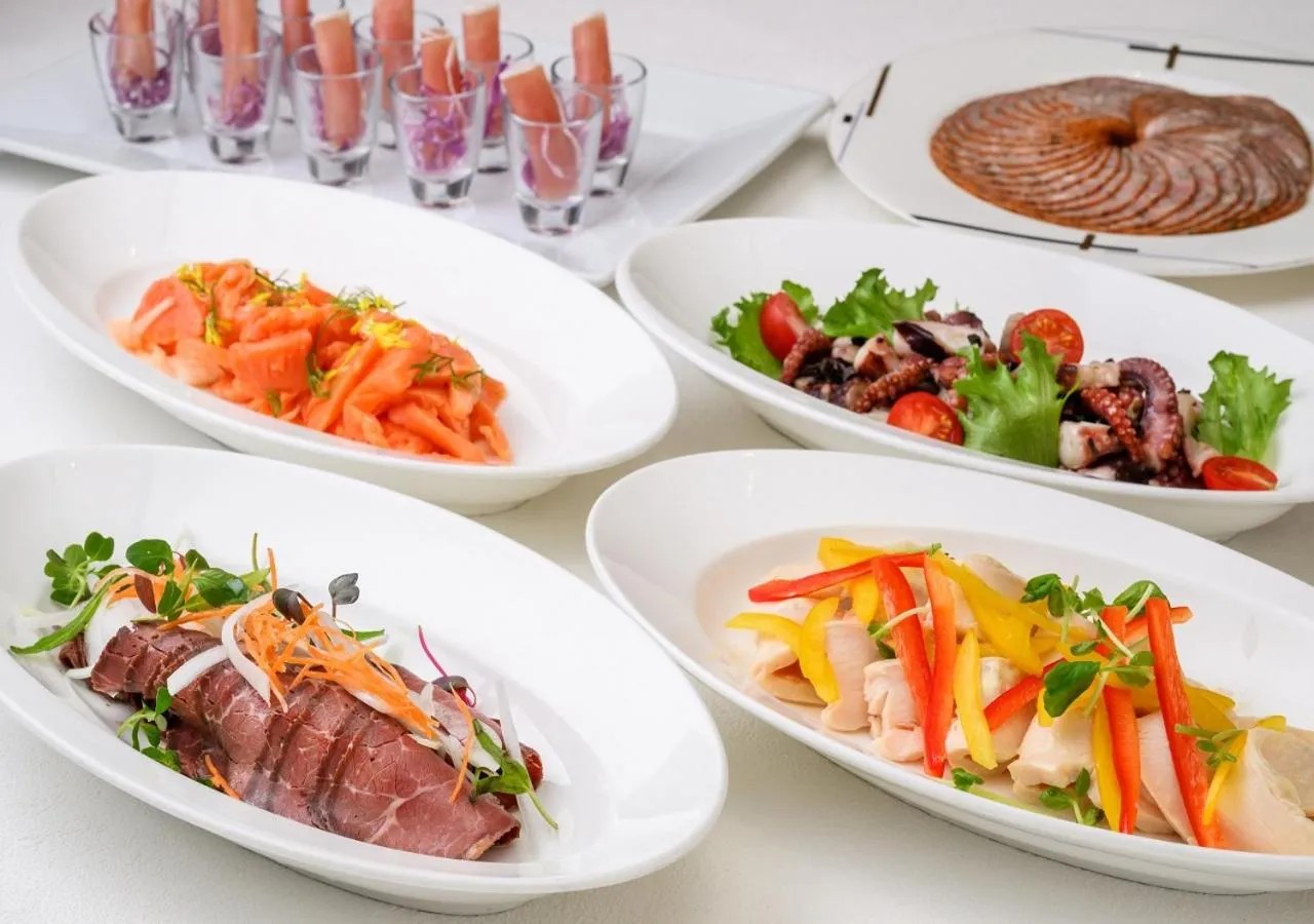 Restaurant/places to eat in Hotel Monterey Okinawa Spa & Resort