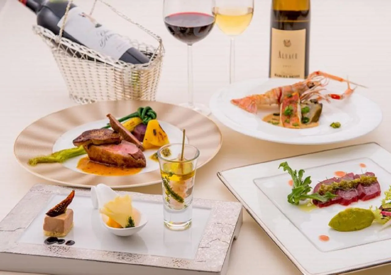 Restaurant/places to eat in Hotel Monterey Okinawa Spa & Resort