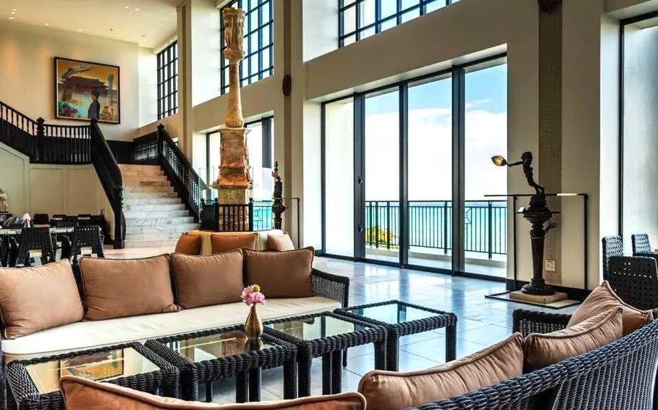 Lounge or bar in Hotel Monterey Okinawa Spa & Resort