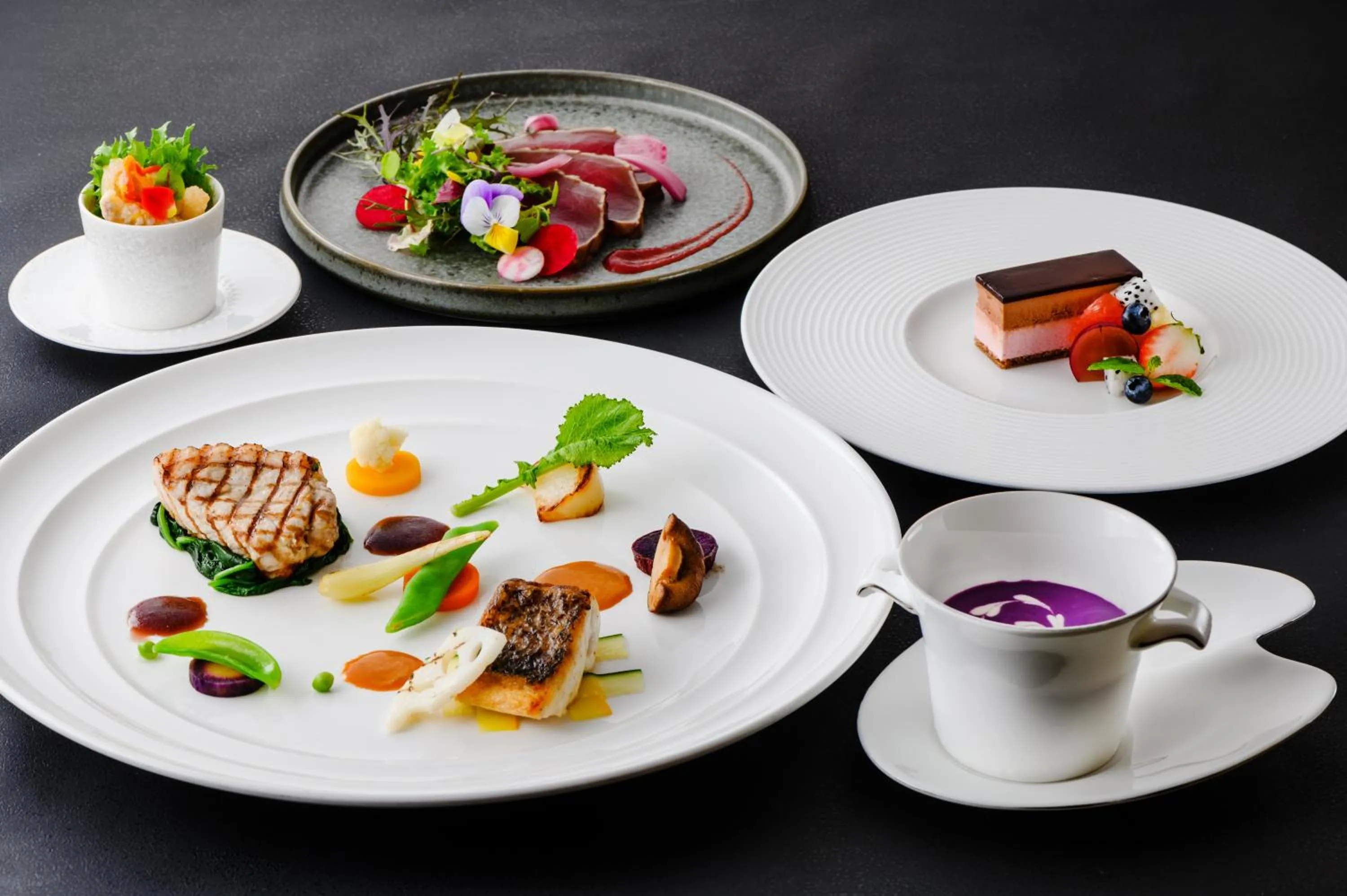 Restaurant/places to eat in Hotel Monterey Okinawa Spa & Resort