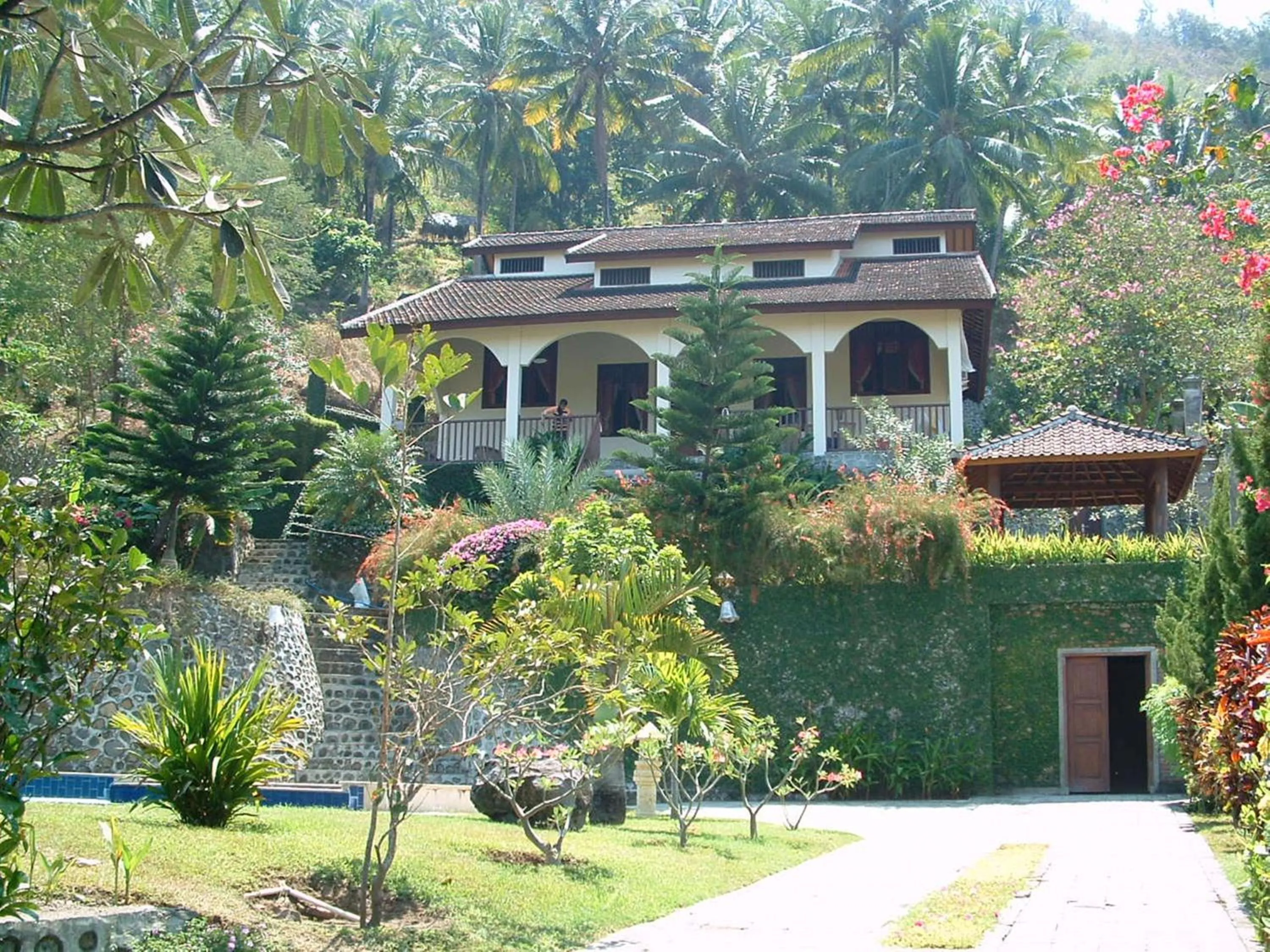 Property building in Sunset Villa