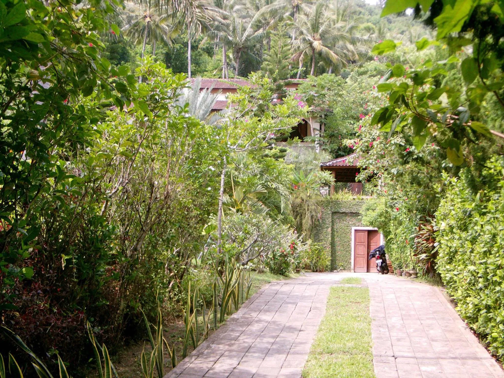 Property building in Sunset Villa