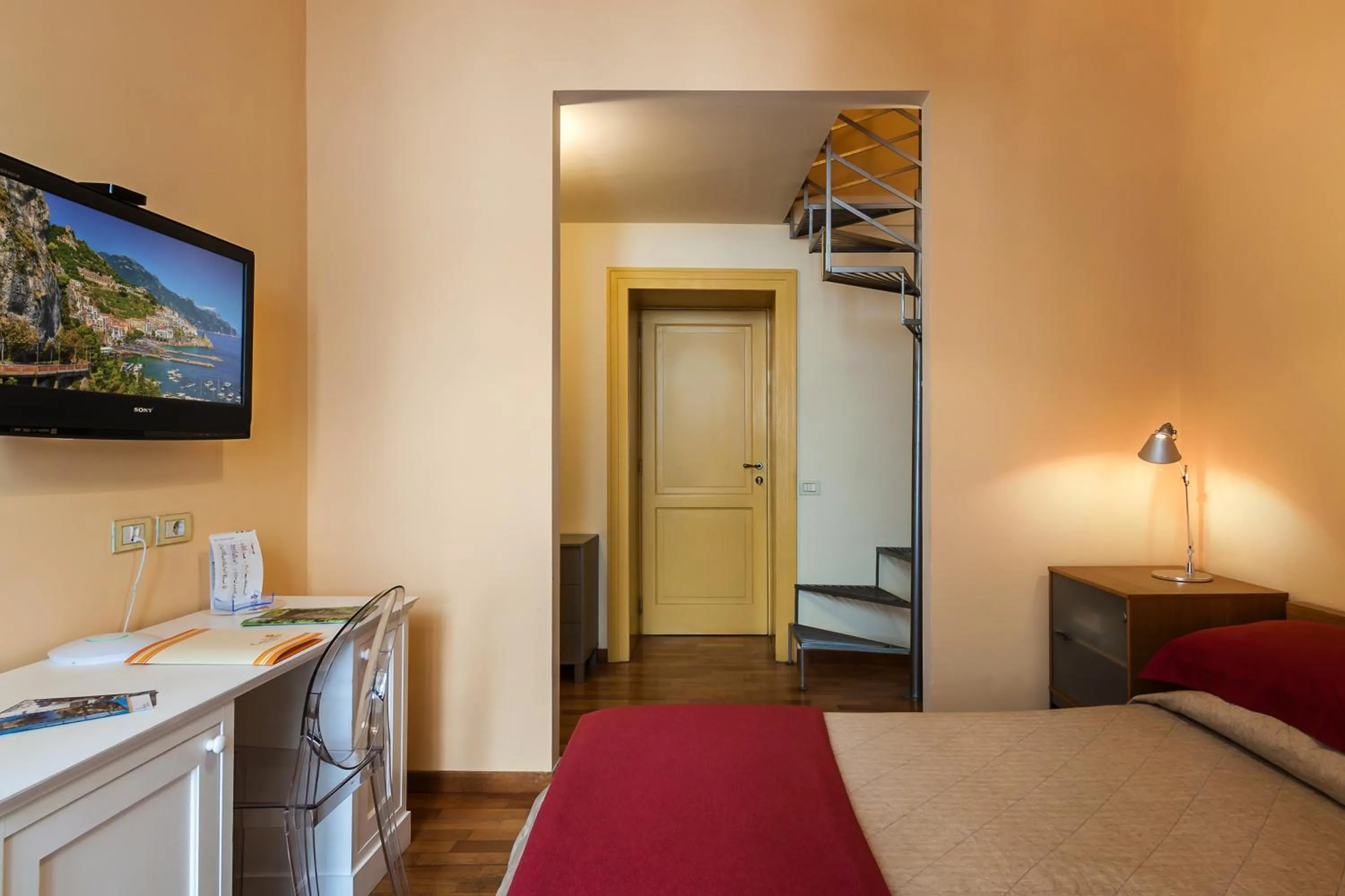 Photo of the whole room, Bed in Casa Astarita