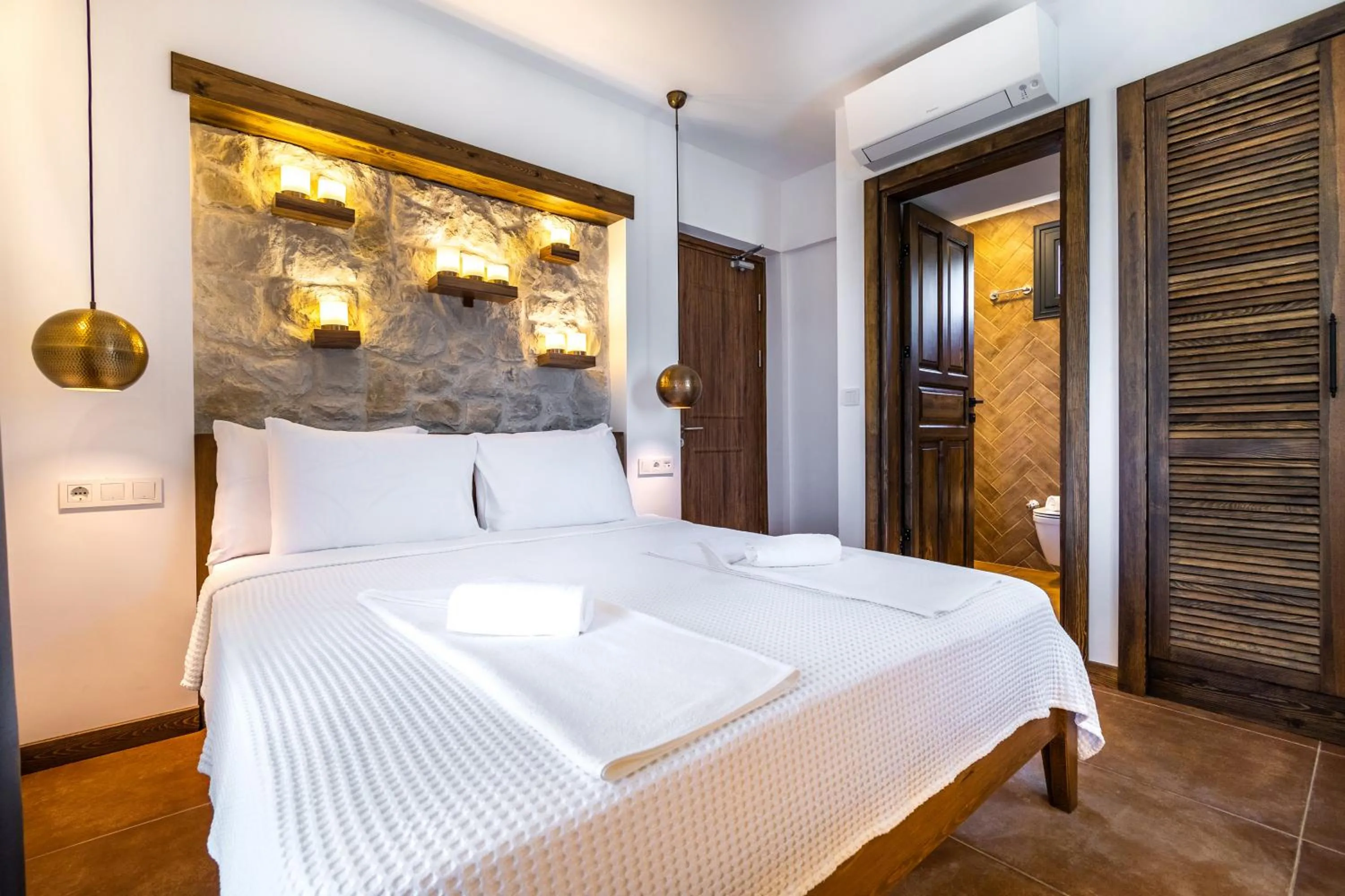 Photo of the whole room, Bed in Elizya Boutique Hotel