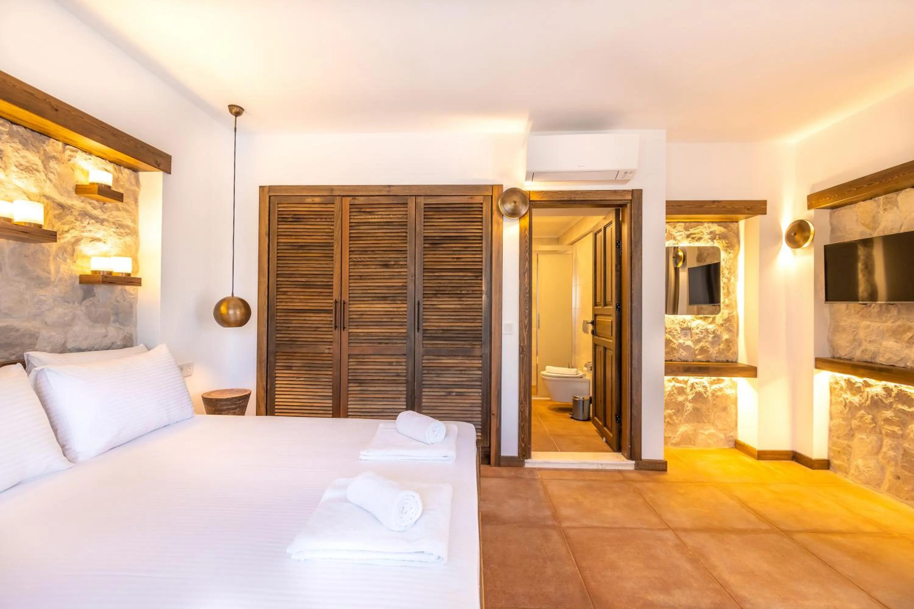 Photo of the whole room, Bed in Elizya Boutique Hotel