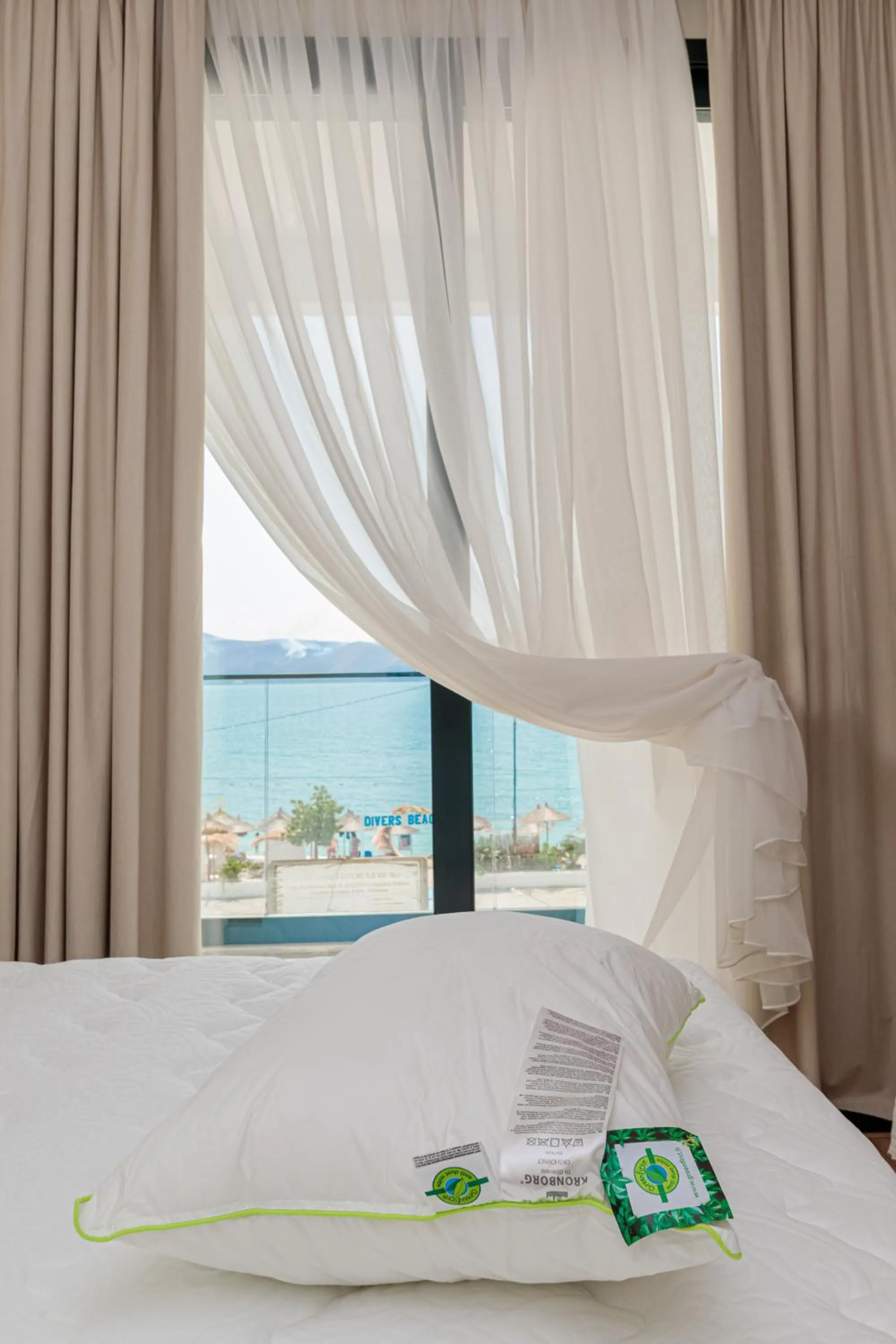 B&B Champagne, Vlore Bay