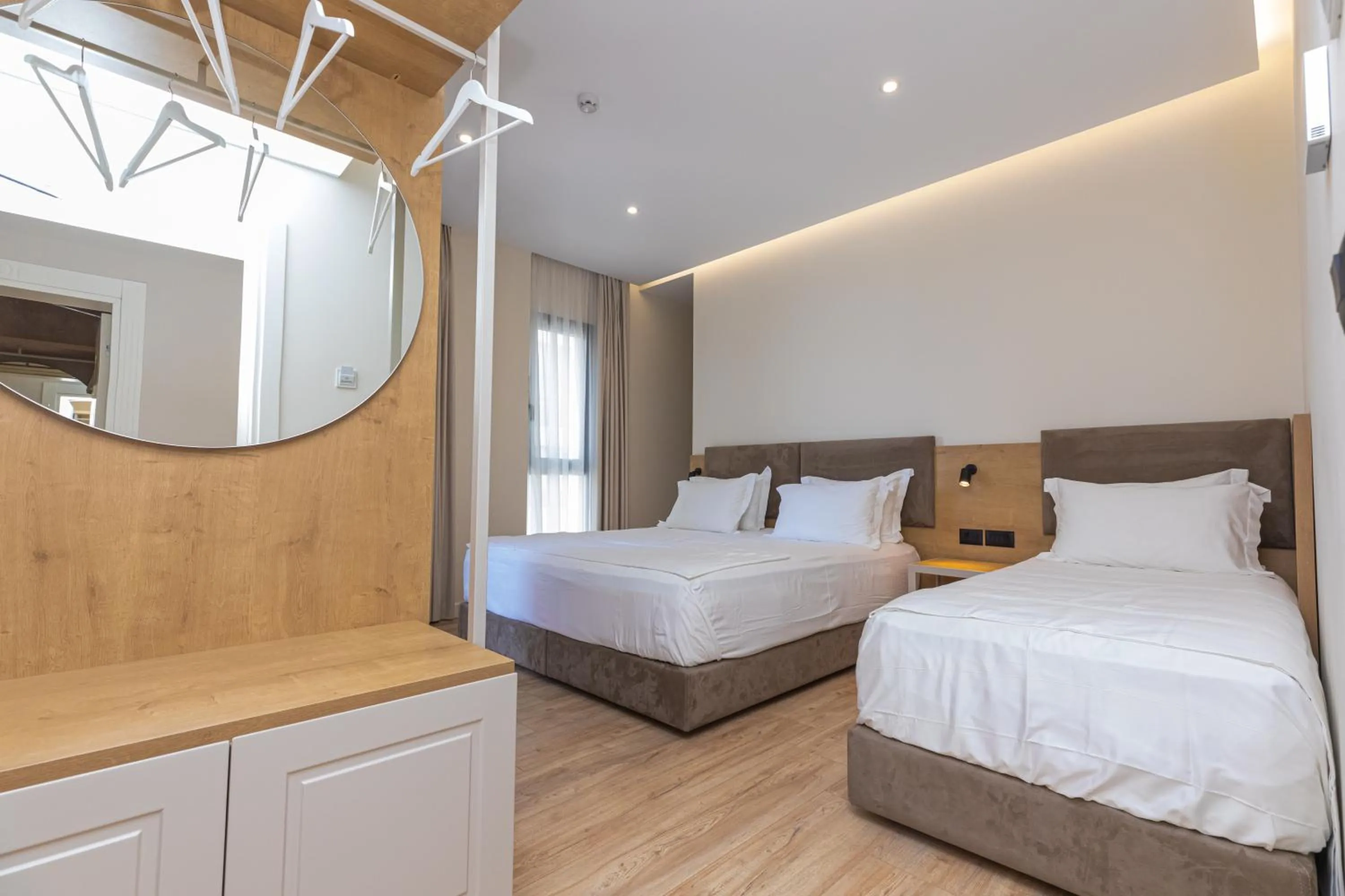 Triple Room with Side Sea View in B&B Champagne, Vlore Bay