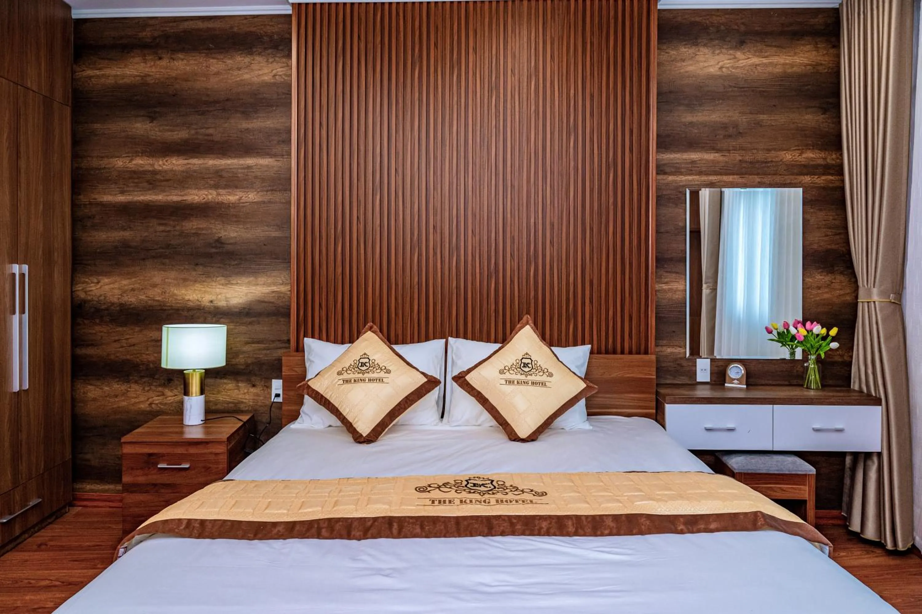 Shower, Bed in The King Hotel - Condotel Thai Nguyen