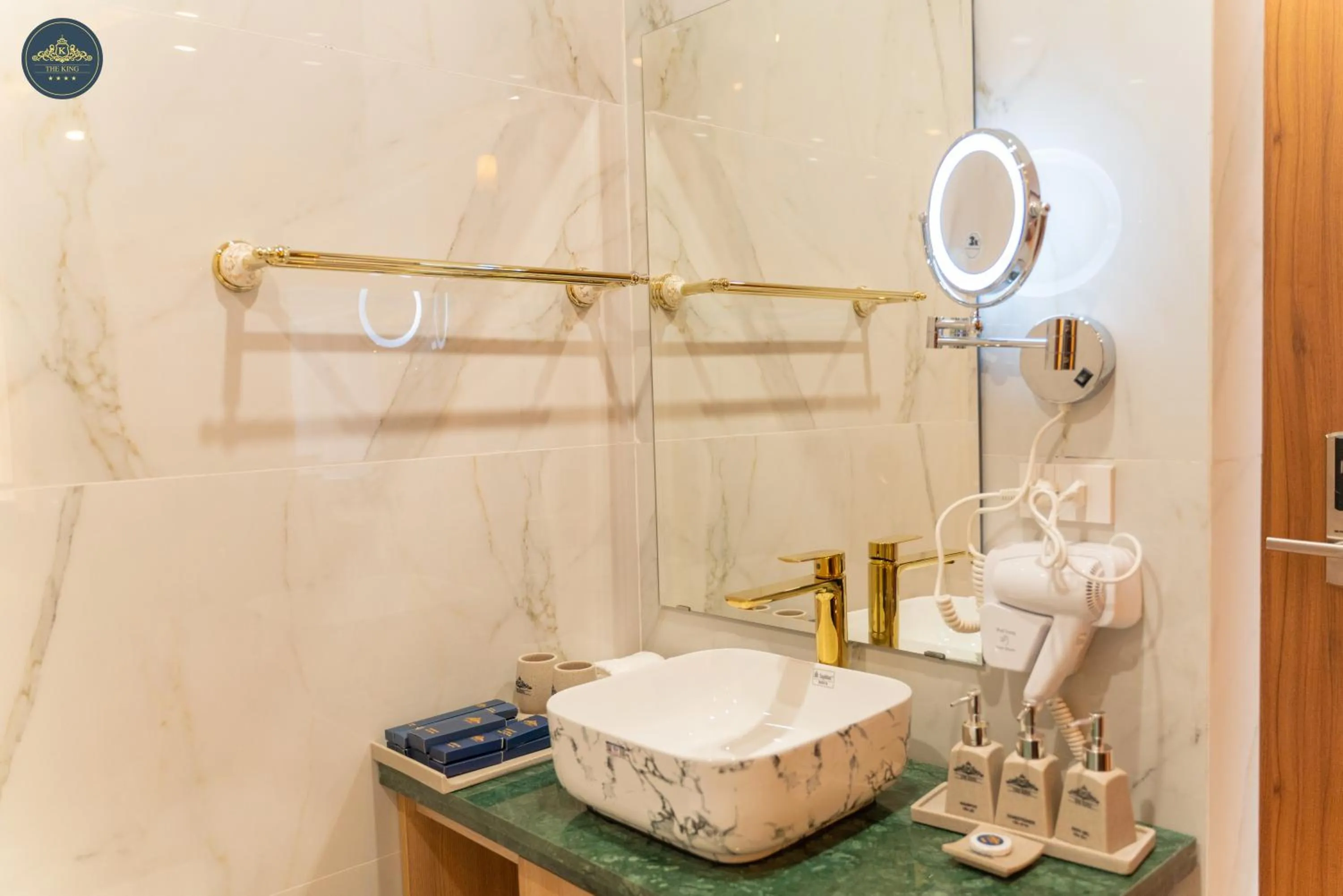 Shower in The King Hotel - Condotel Thai Nguyen