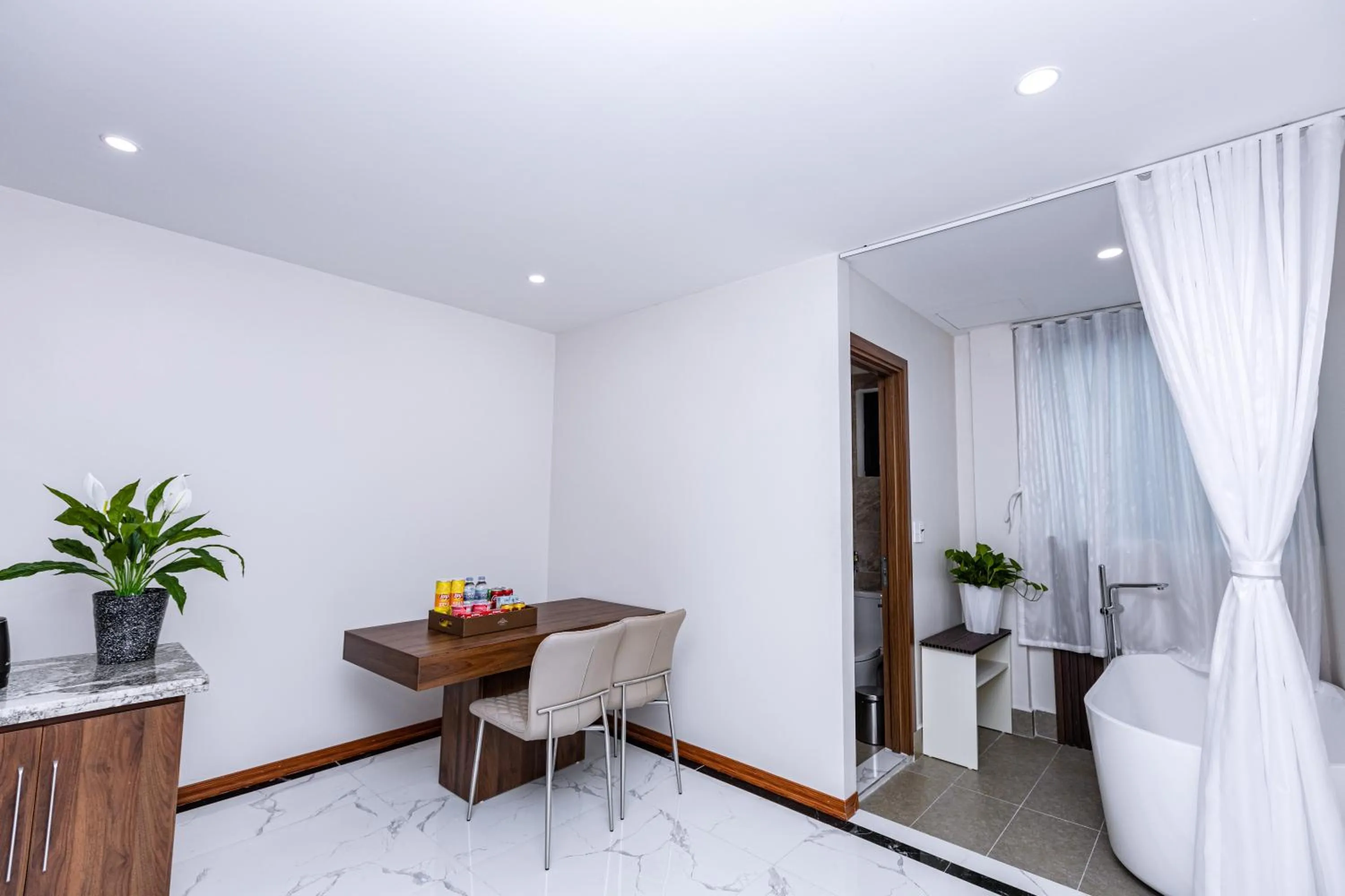 Shower in The King Hotel - Condotel Thai Nguyen