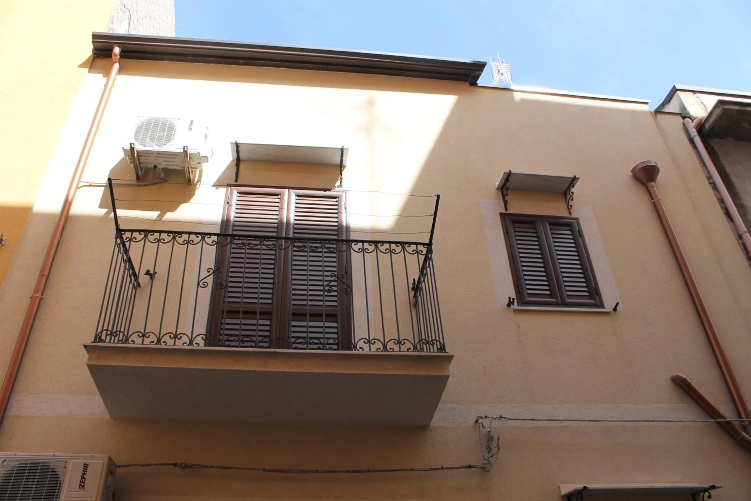 Facade/entrance in Casa Longo