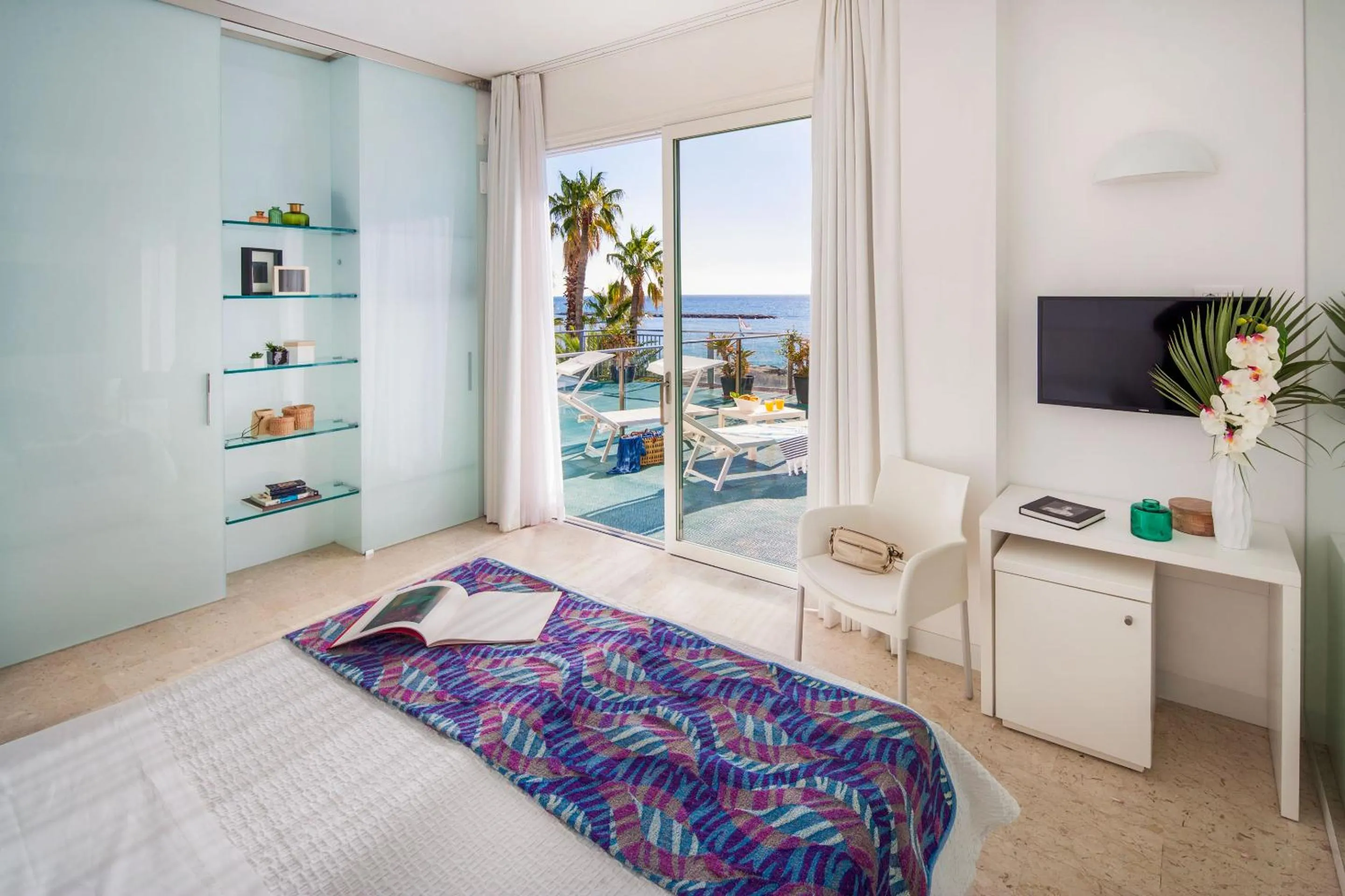 Bedroom in Hotel Caravelle Thalasso & Wellness