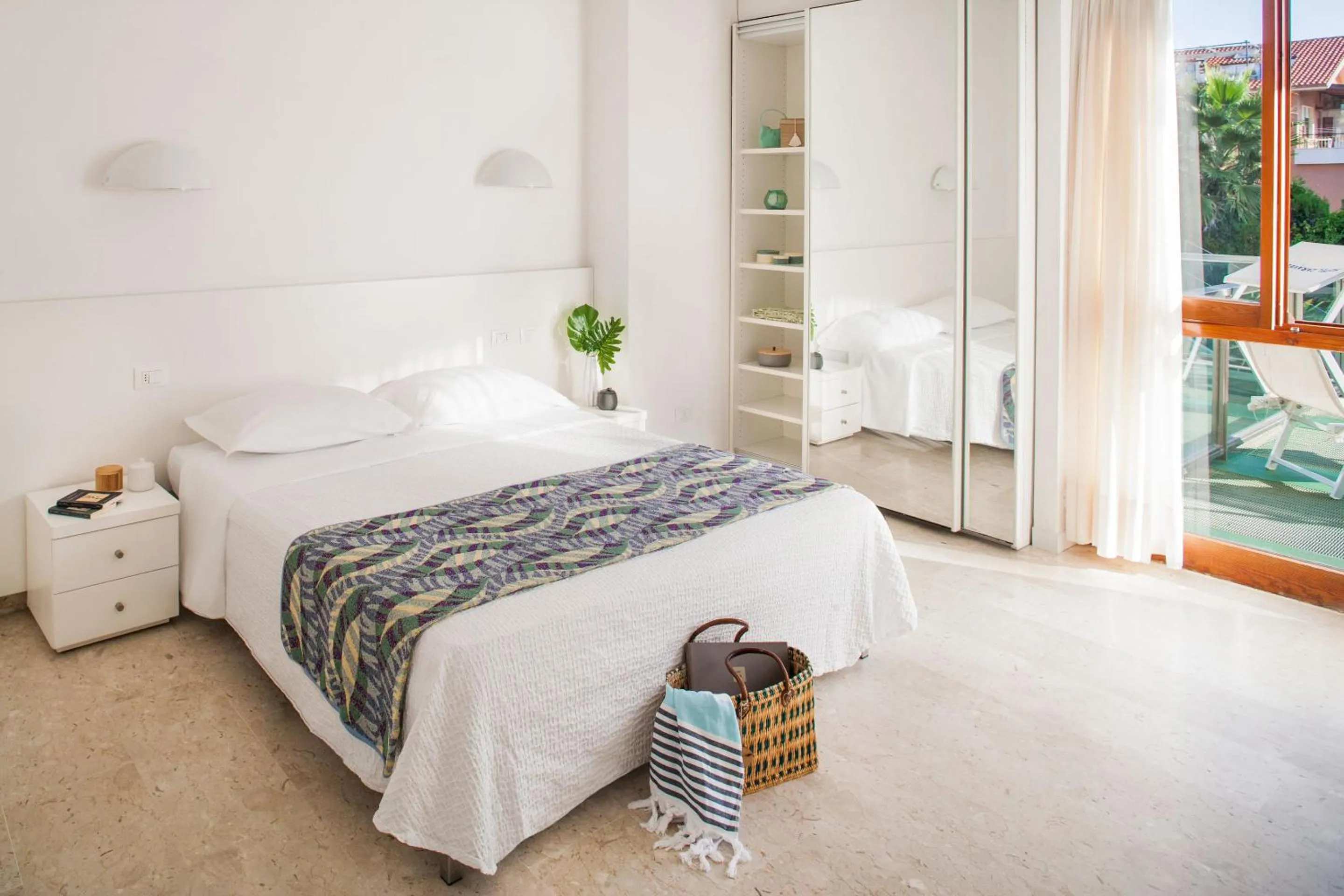 Bedroom, Bed in Hotel Caravelle Thalasso & Wellness