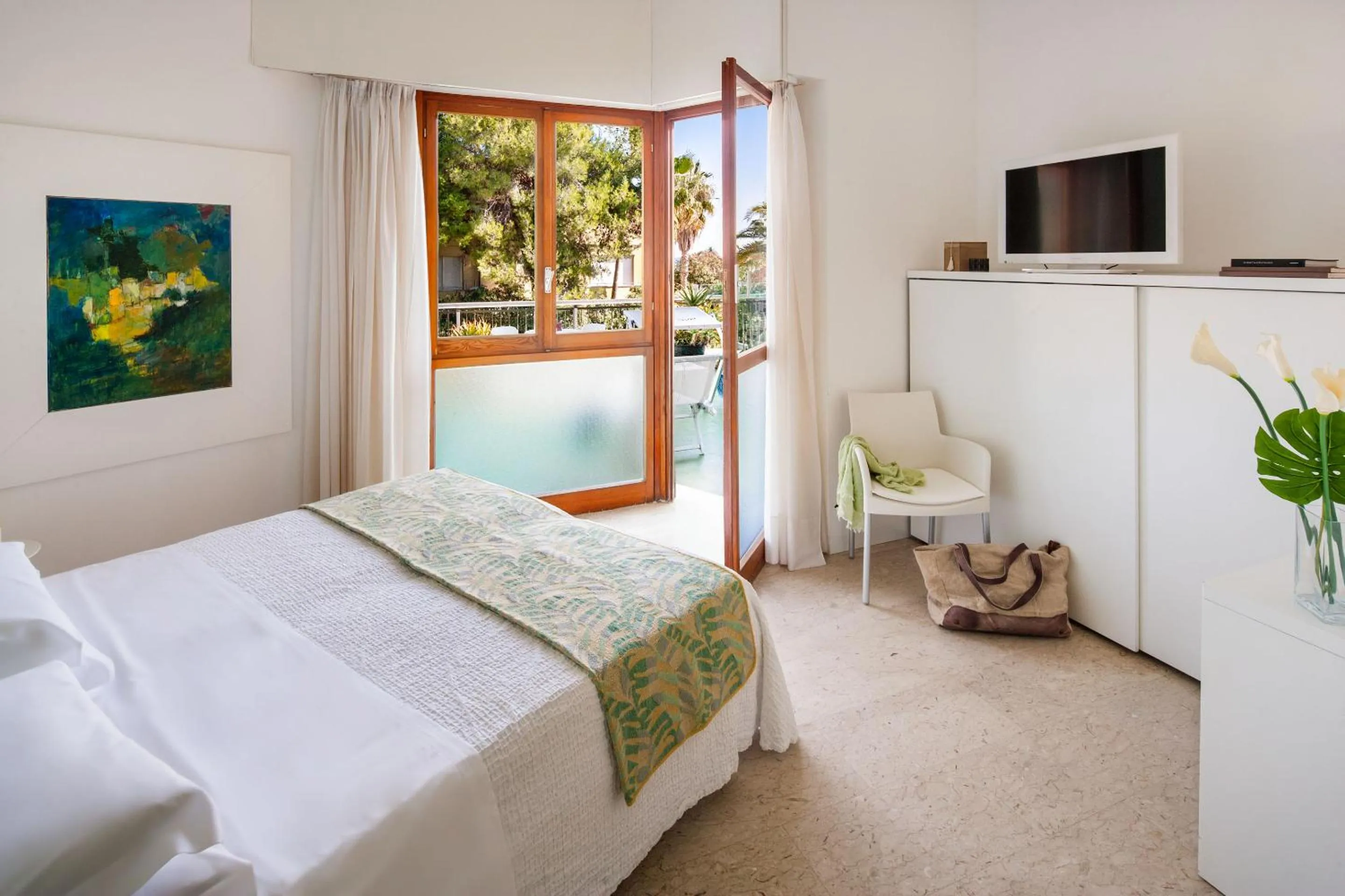 Bedroom, Bed in Hotel Caravelle Thalasso & Wellness